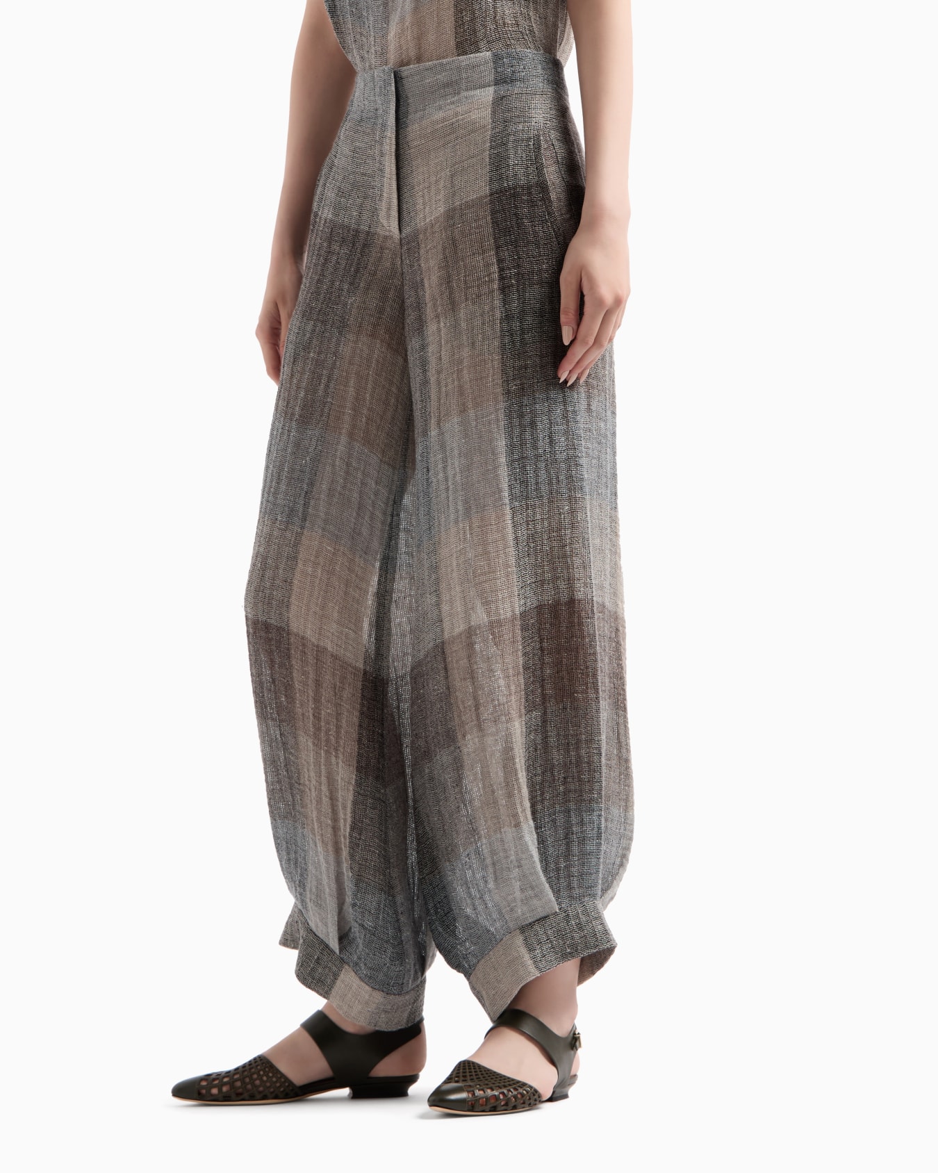 Wide-leg trousers in checked brushed linen Slide 4