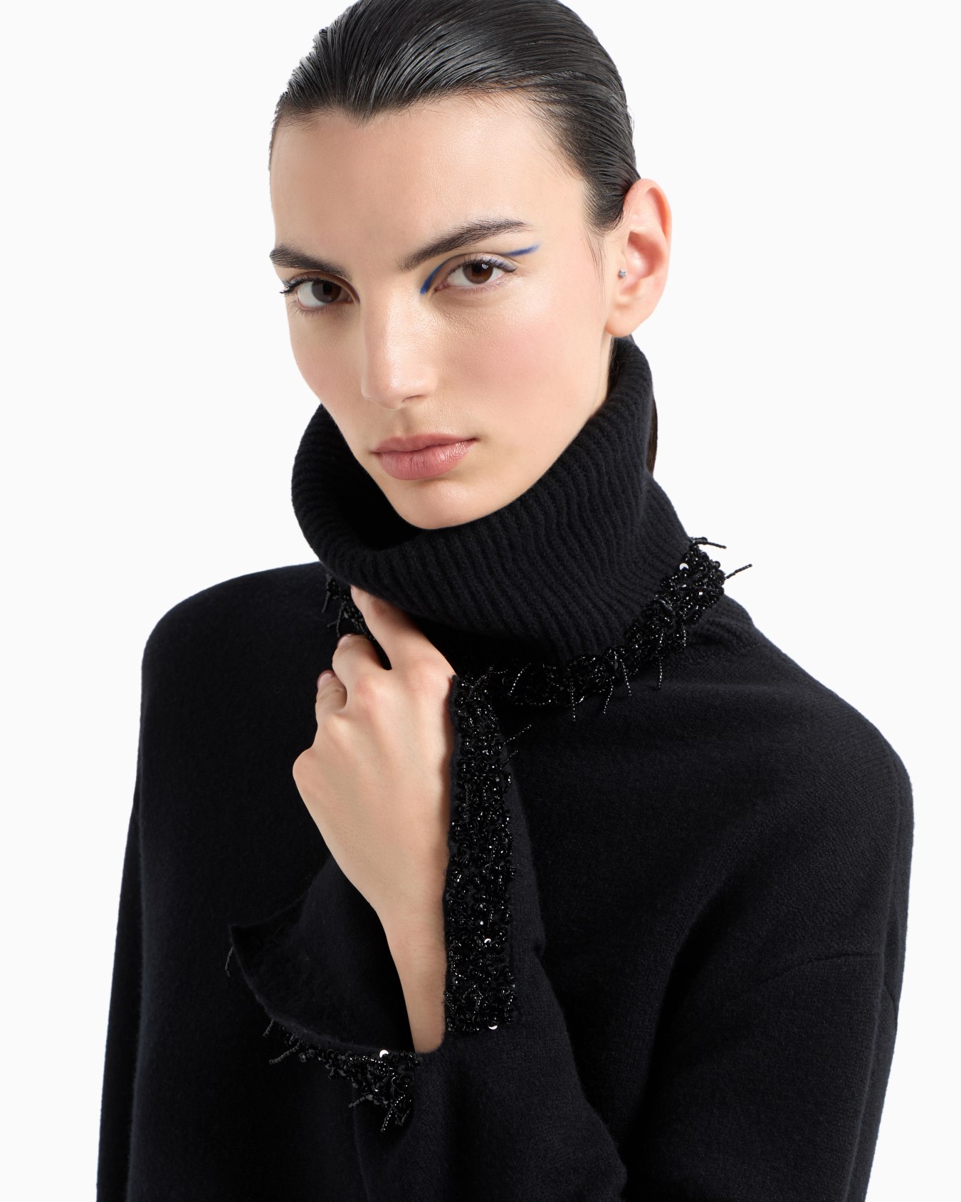 Mock-neck jumper in cashmere and wool with embroidery Slide 4
