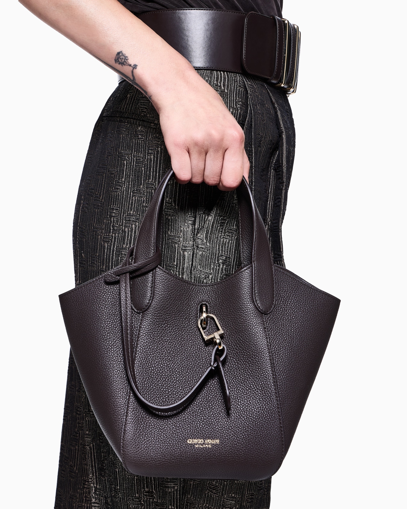 Small pebbled leather handbag Slide 5