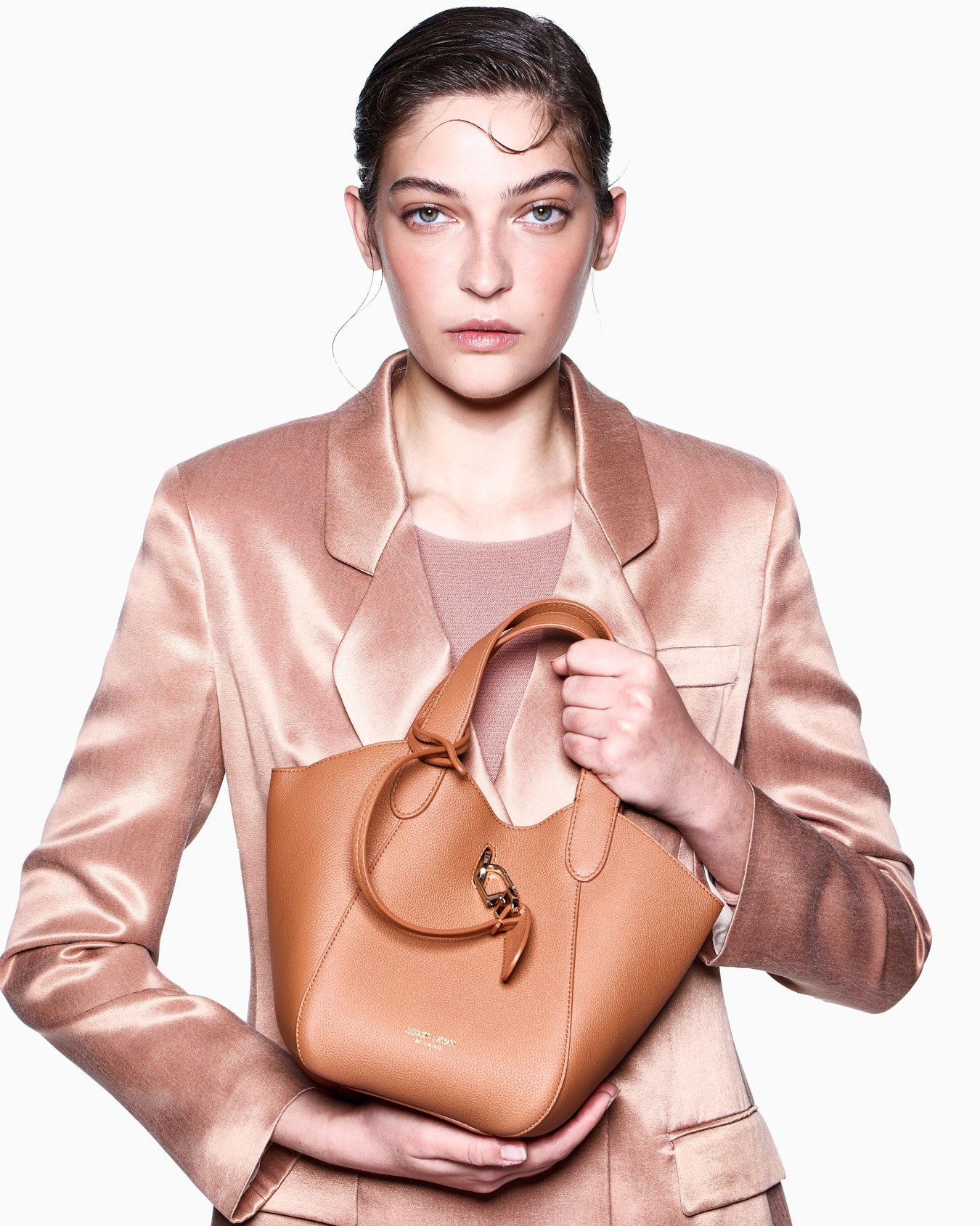 Small pebbled leather handbag Slide 6