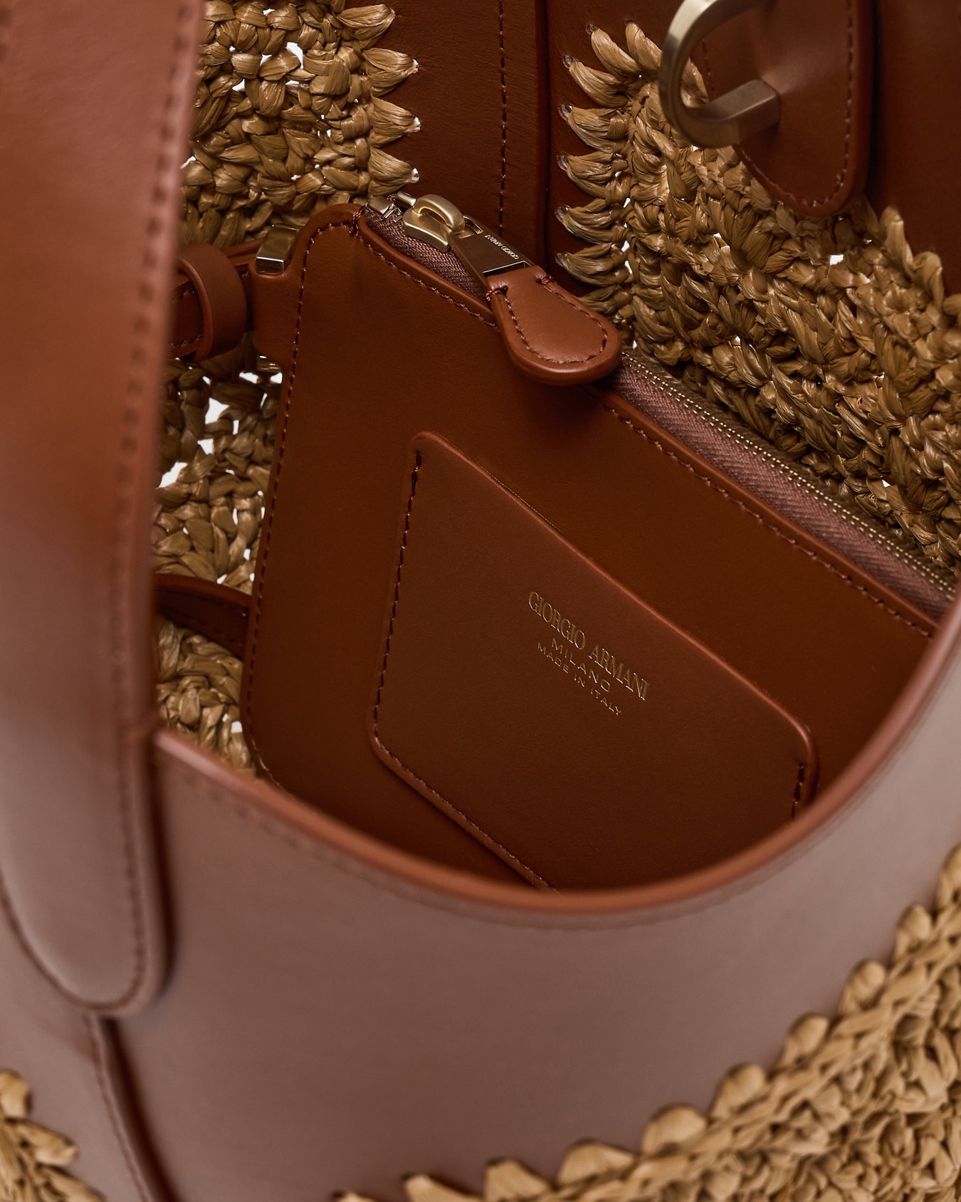 Small handbag in leather and fan-stitch raffia Slide 3