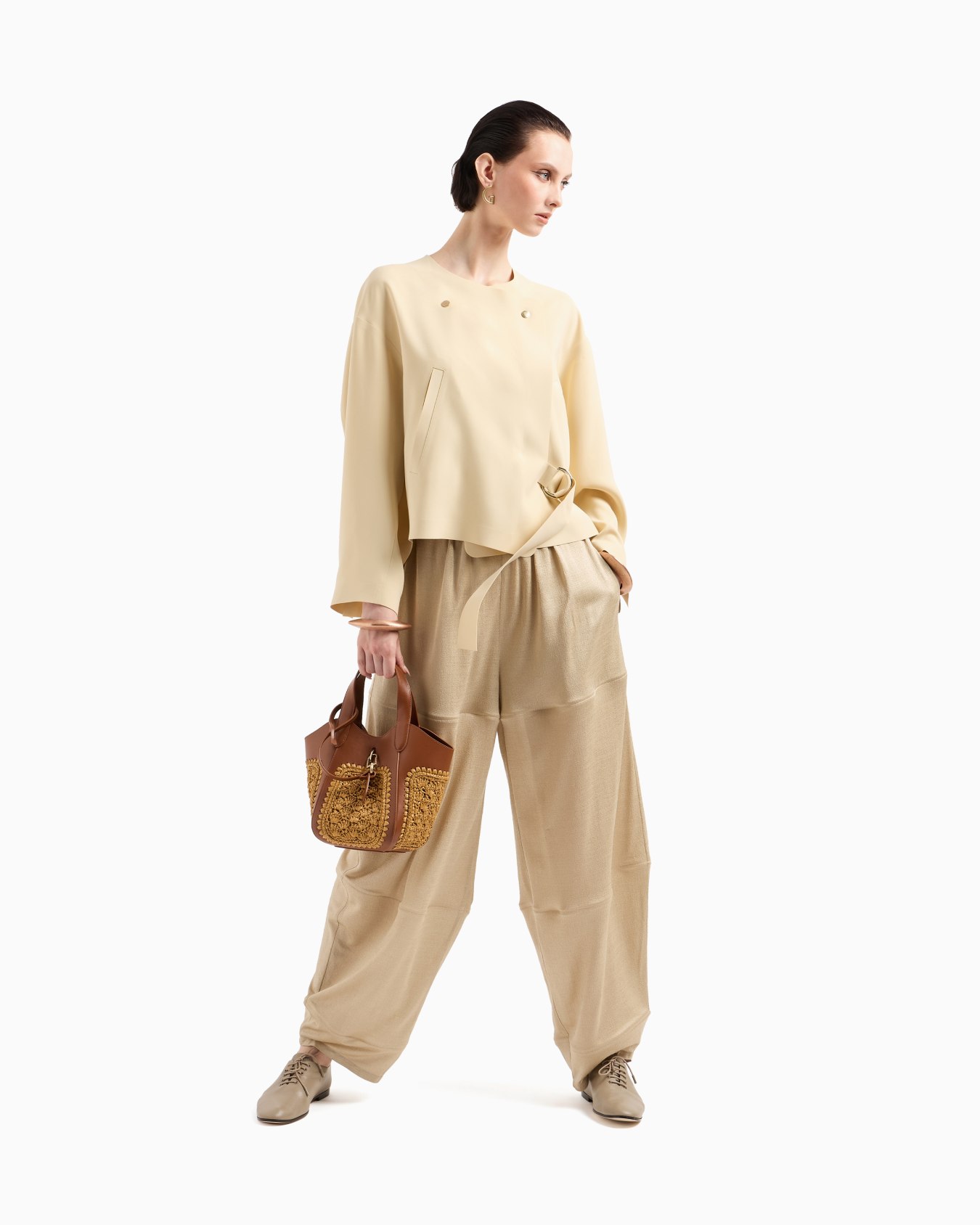 Small handbag in leather and fan-stitch raffia Slide 5