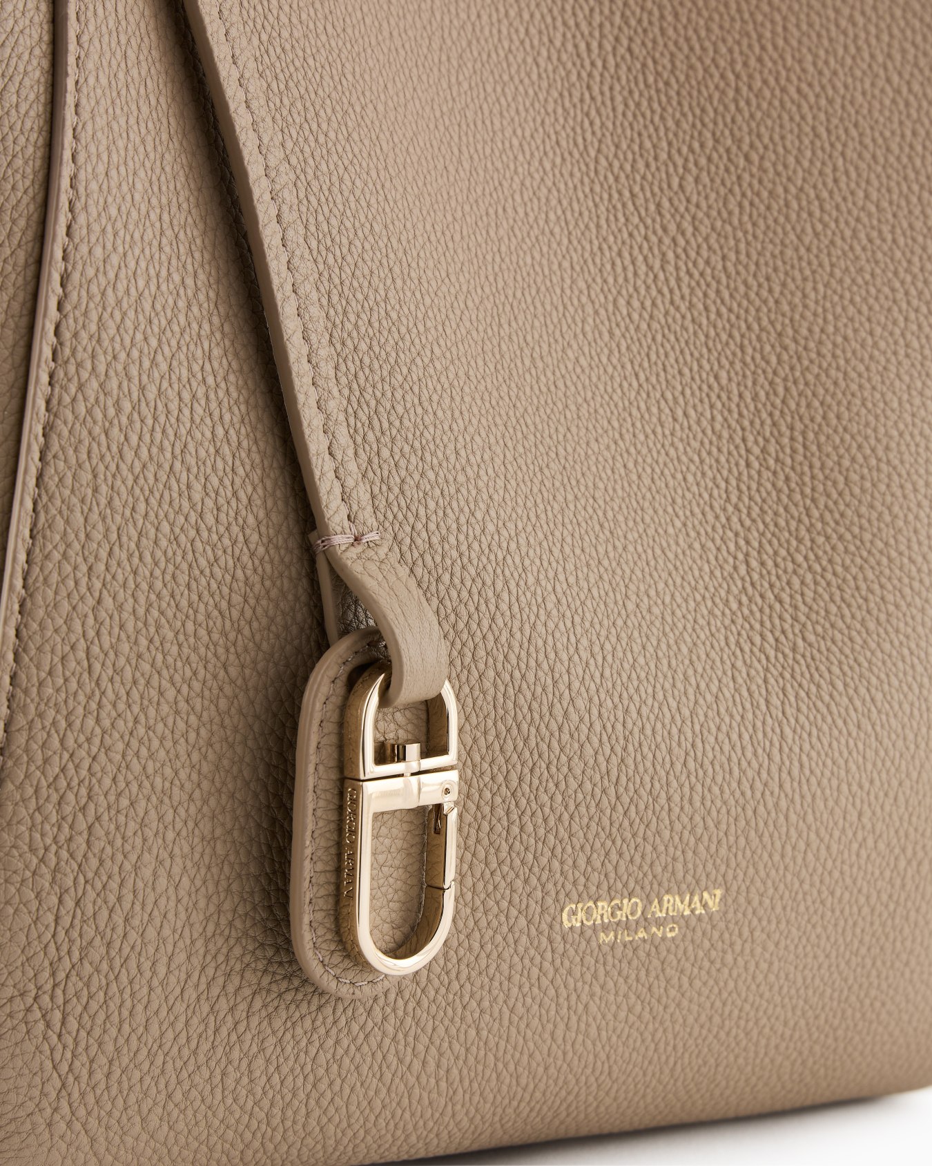 Medium pebbled leather handbag Slide 4