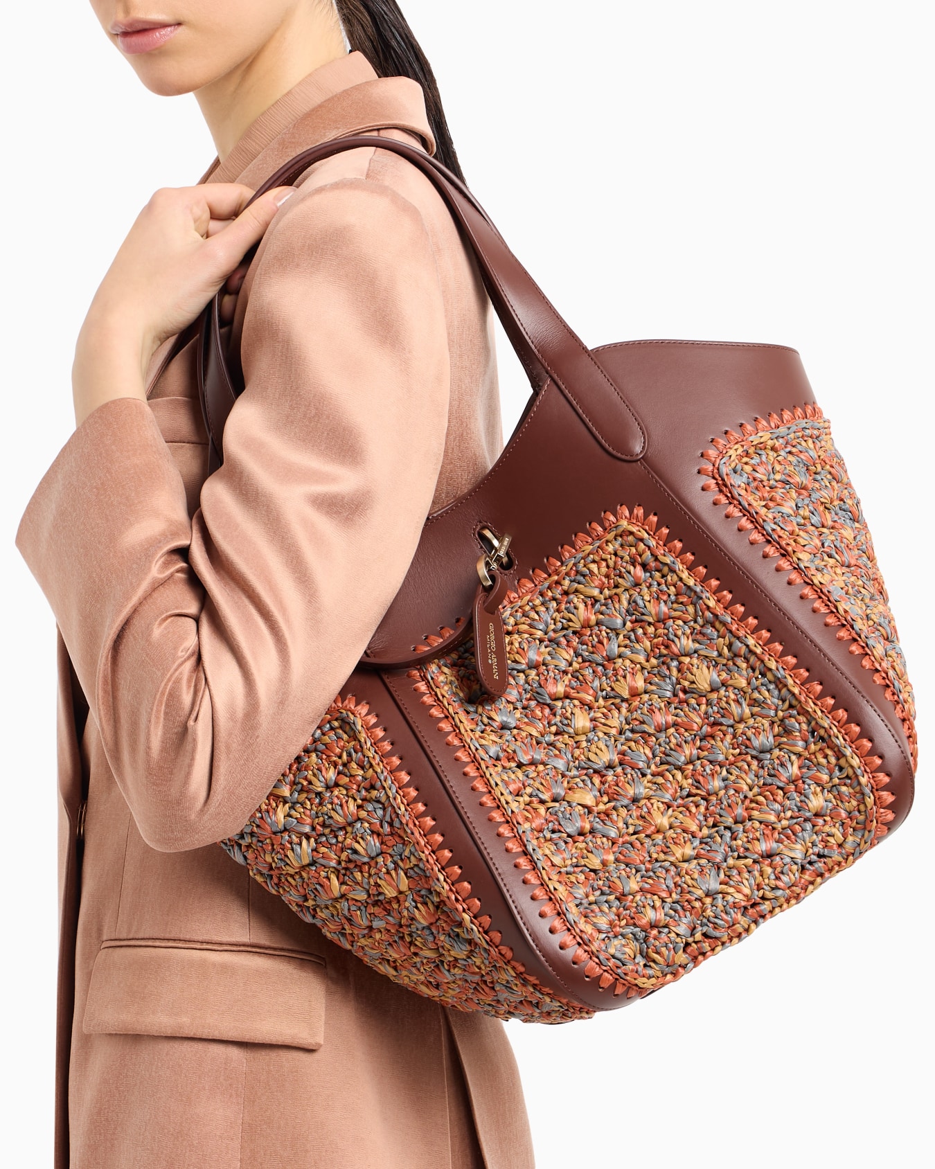 Medium handbag in leather and fan-stitch raffia Slide 6