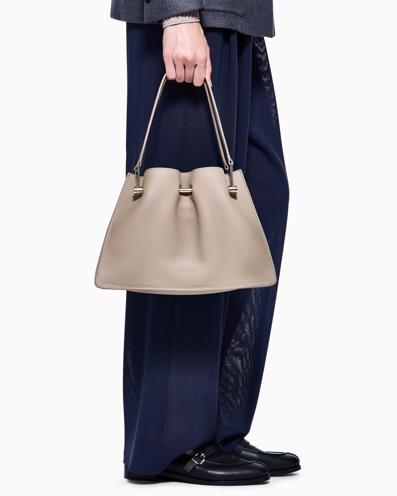 Shopping bag piccola in suede Slide 5
