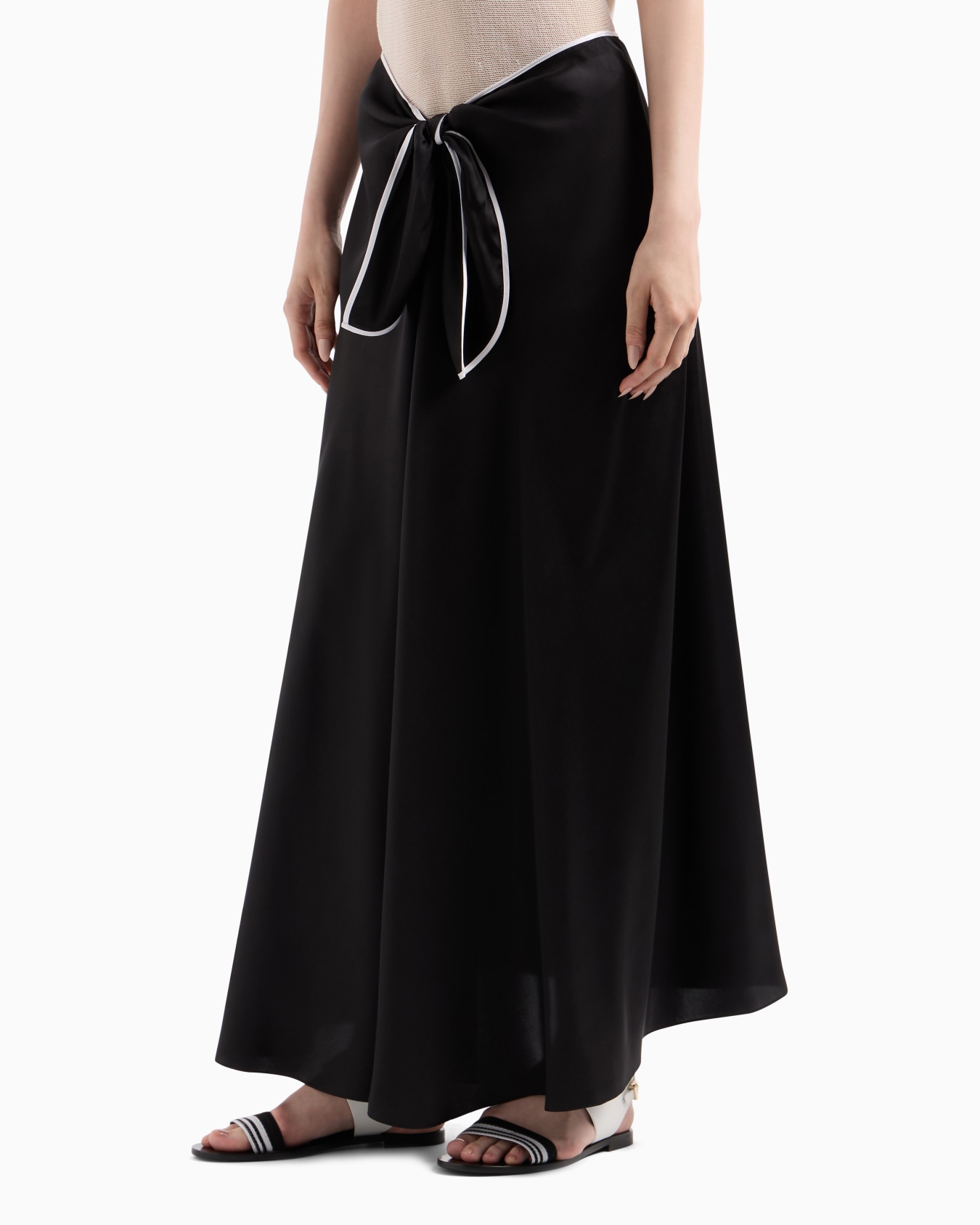 Long skirt in silk satin Slide 3