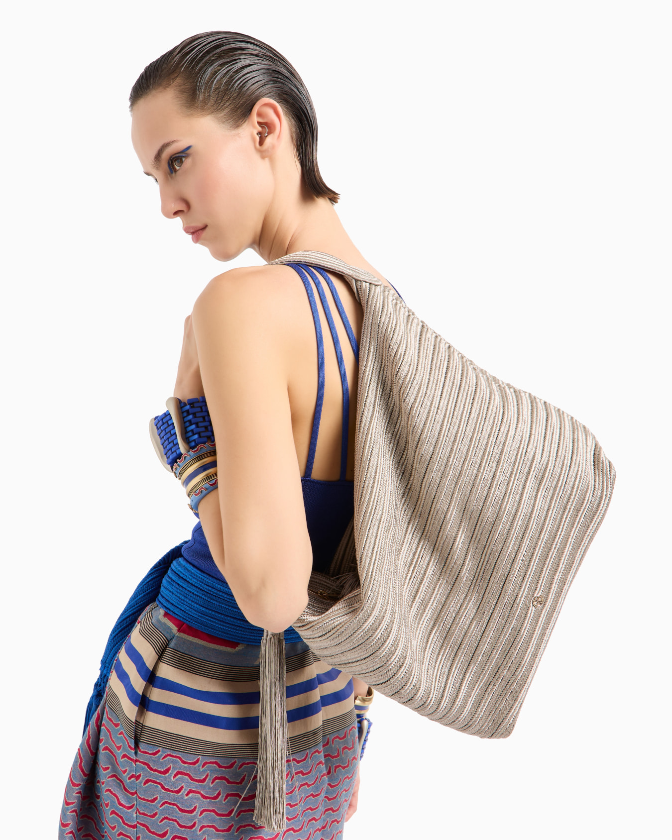 La Prima Soft large sautage hobo bag Slide 5