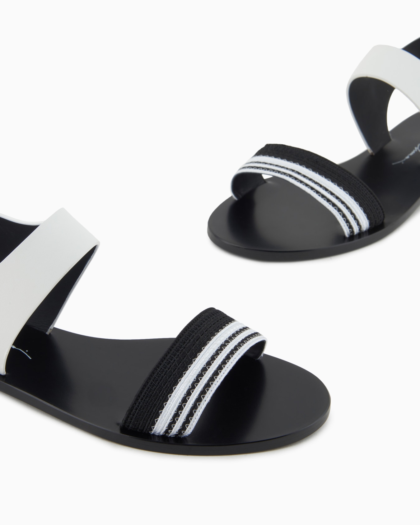 Sandales plates en cuir et tissu Diapositive 4