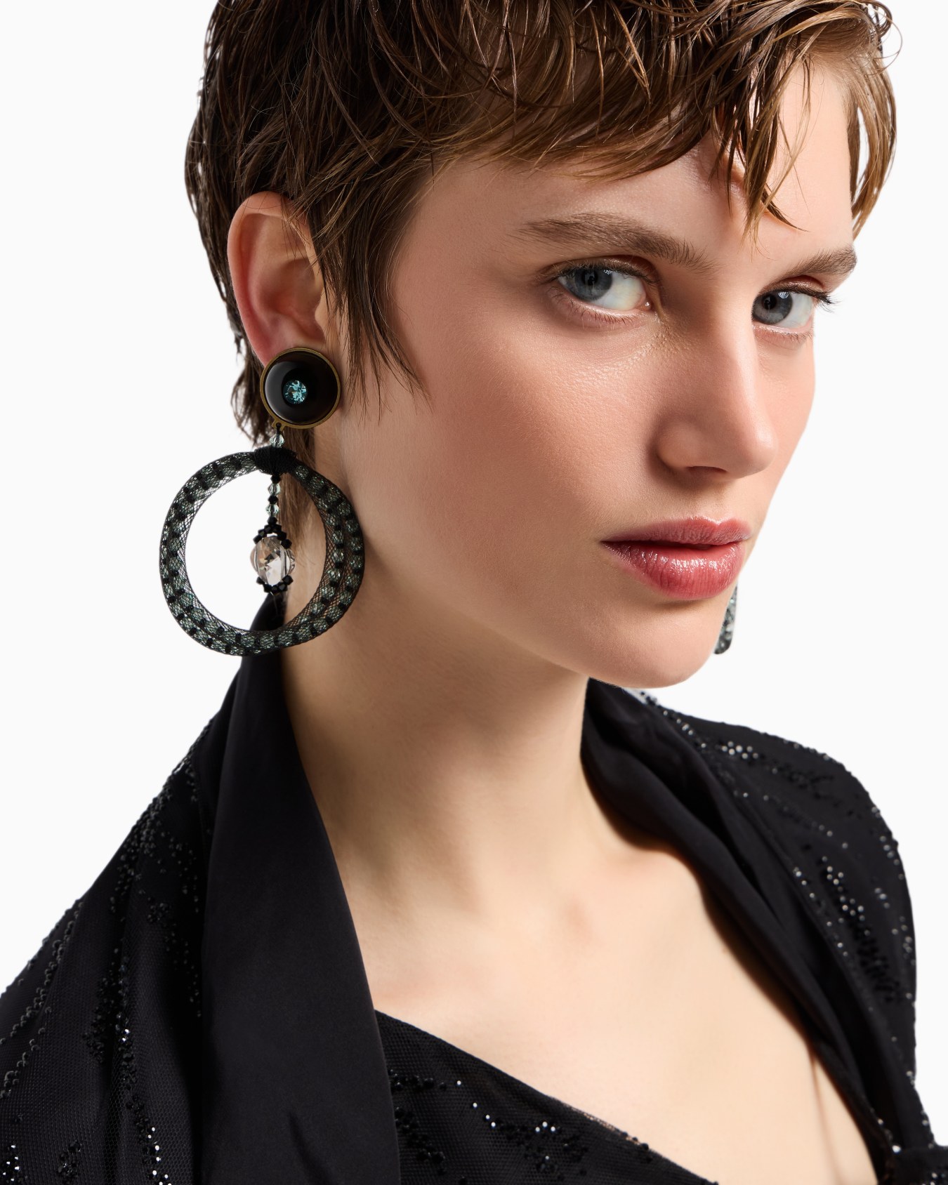 Boucles d'oreilles à clip en résine et cristal Diapositive 2