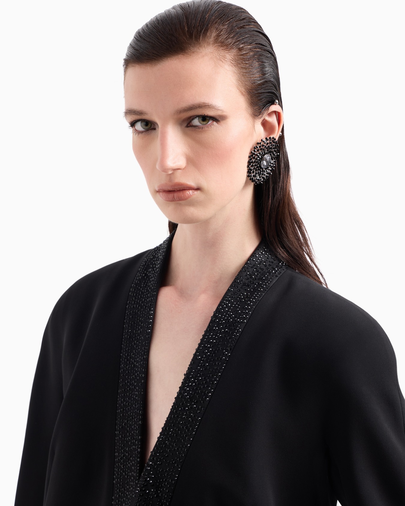 Metal and bead clip-on earrings Slide 2