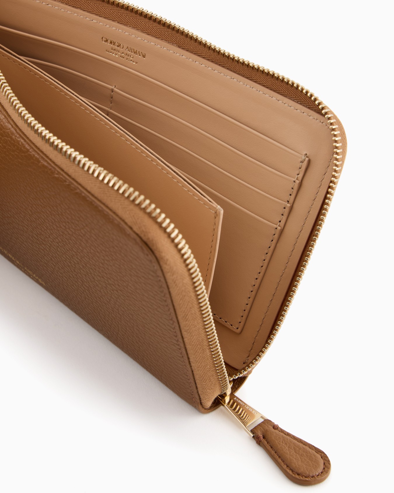 Pebbled leather wallet with wraparound zip Slide 2