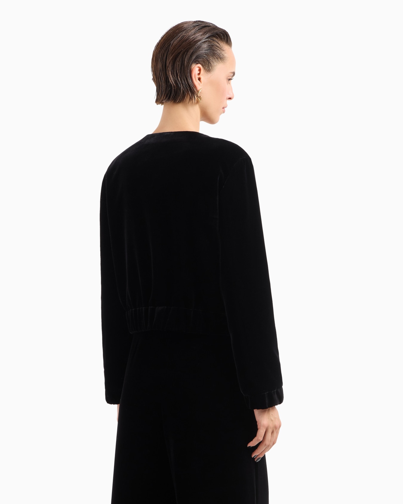 Short, velvet jacket Slide 2