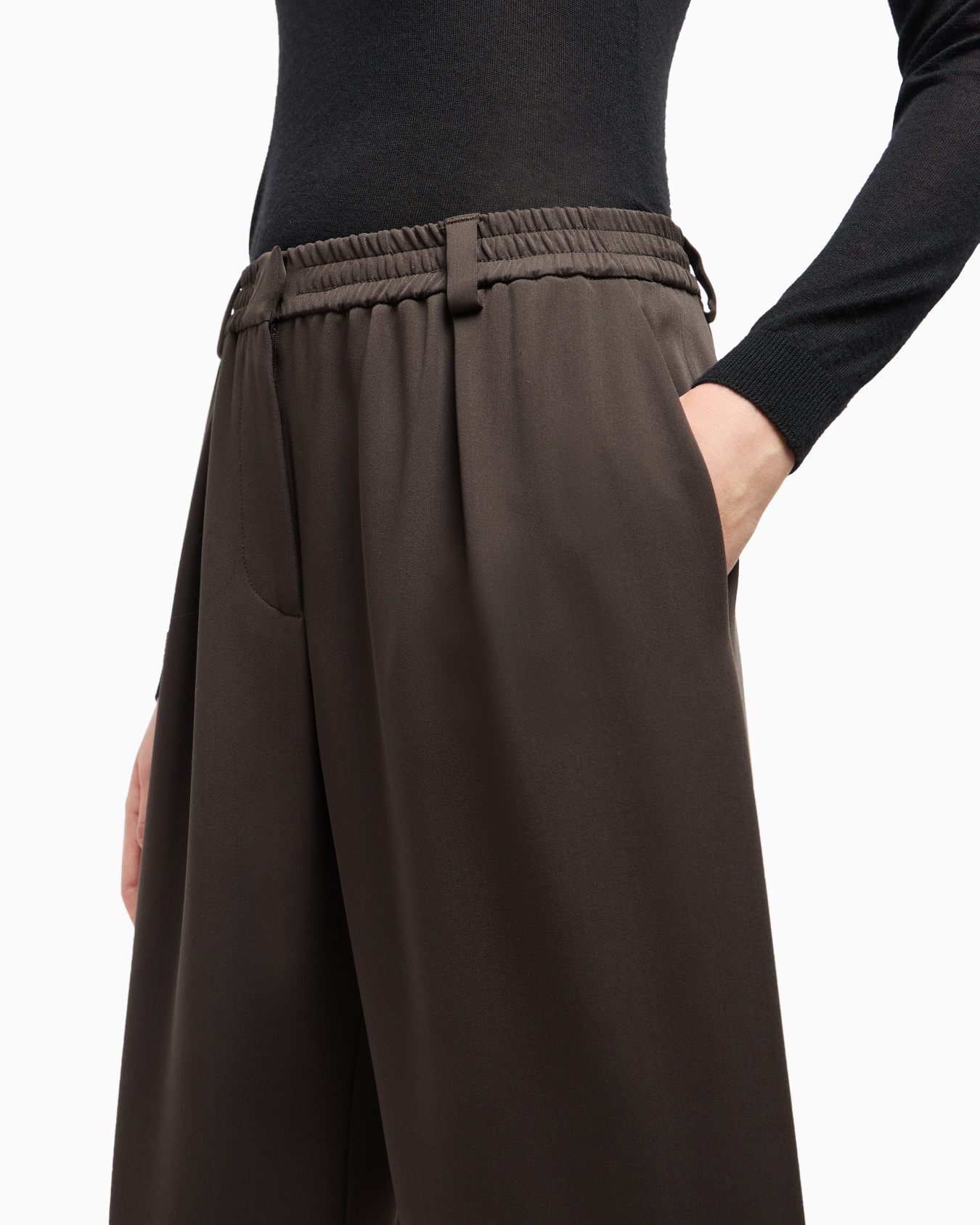 Straight trousers in silk double georgette Slide 5