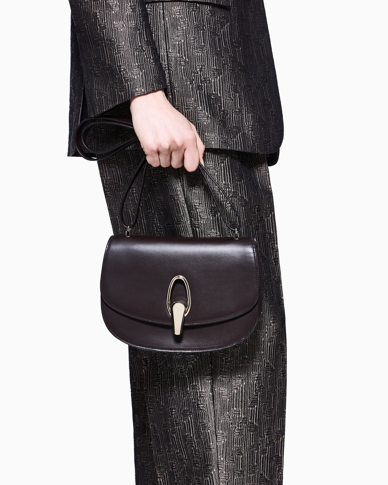 Leather shoulder bag Slide 6