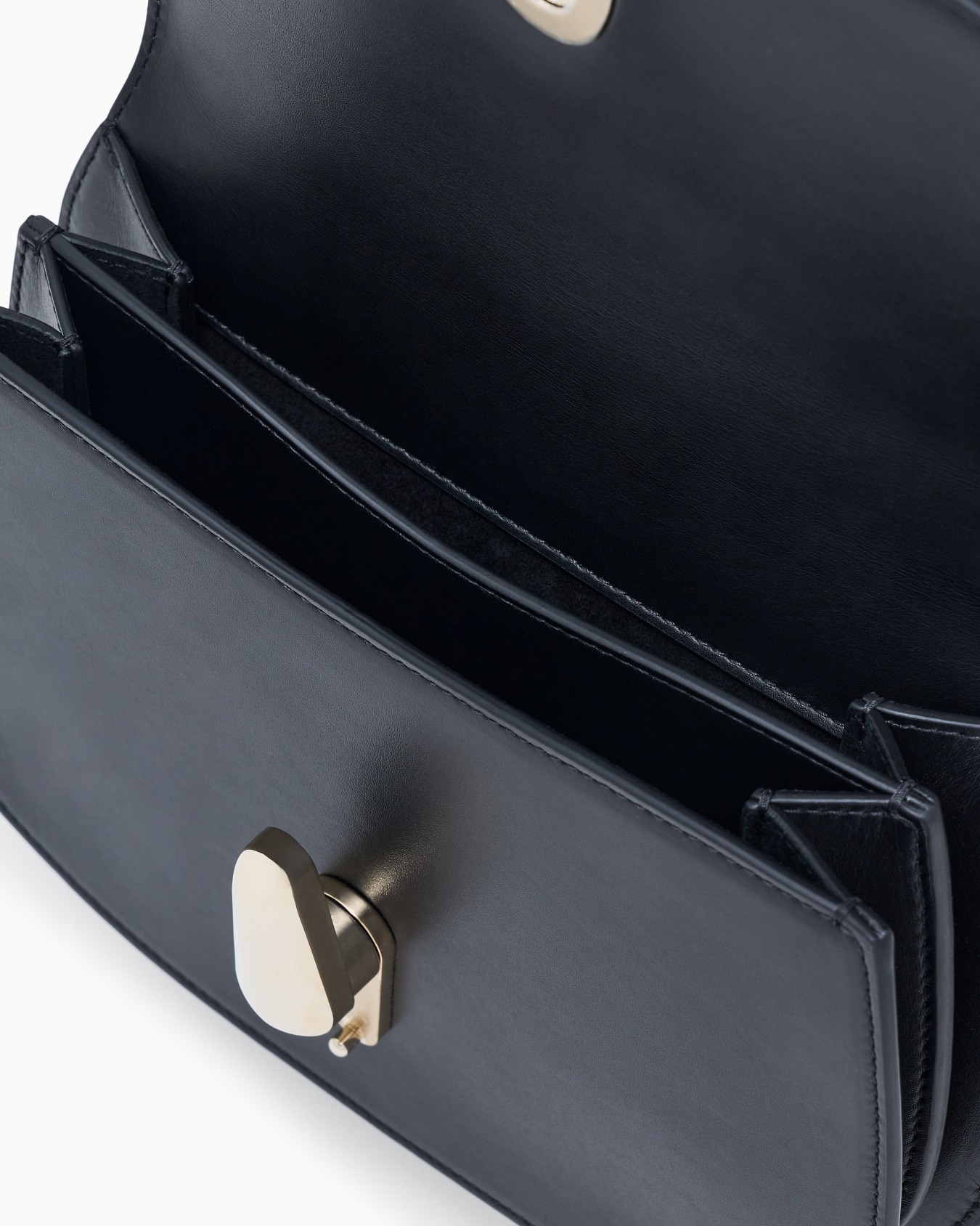 Schultertasche aus Leder Folie 3