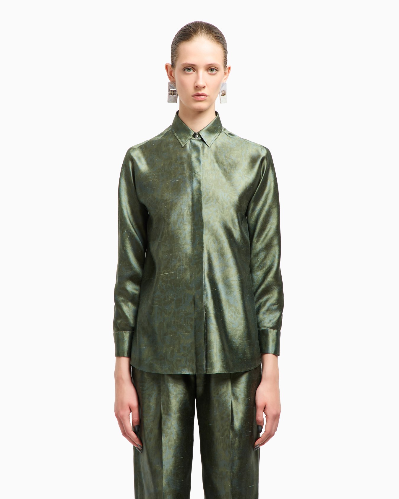 Shirt in printed silk shantung Slide 4