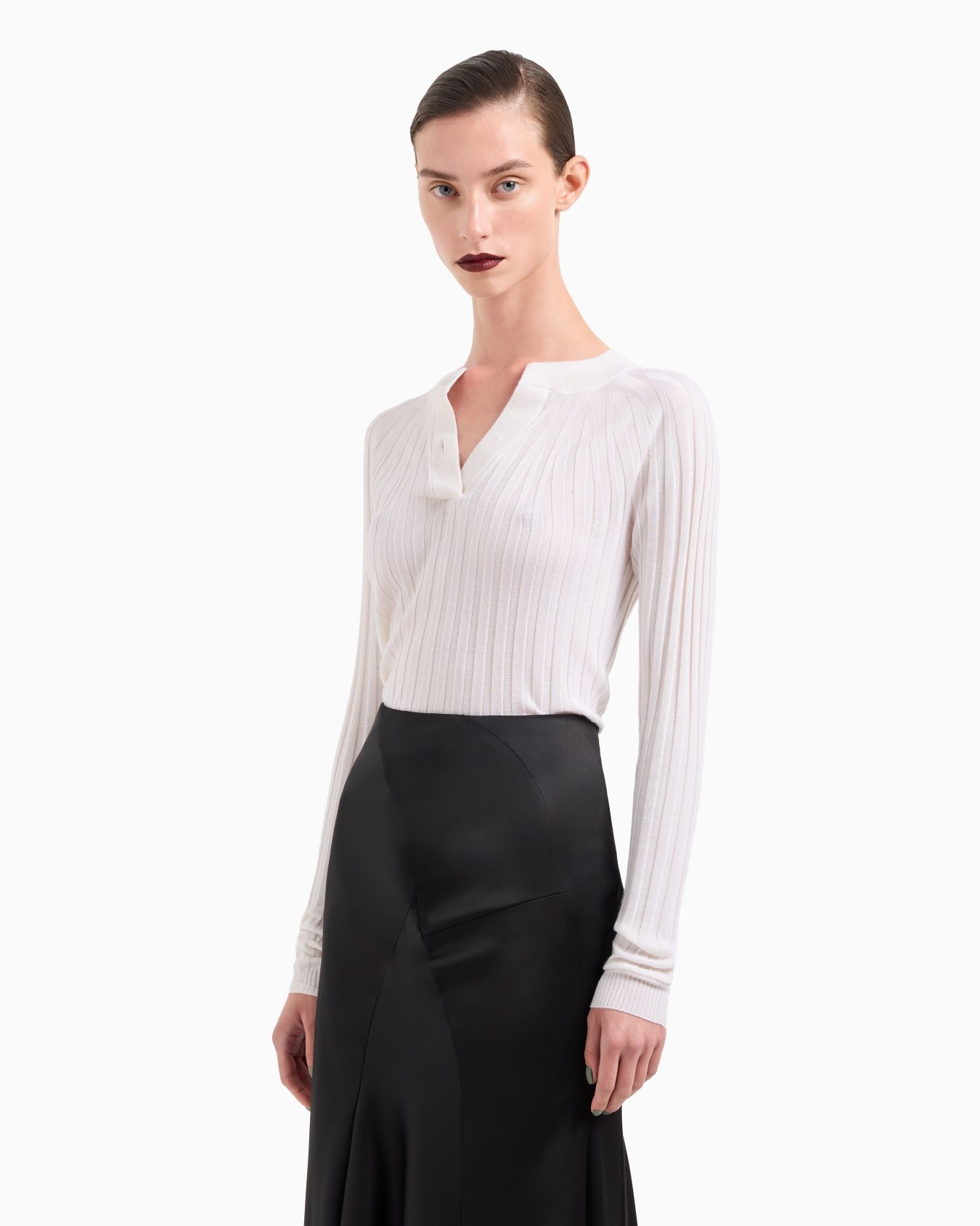 Maglia girocollo in cashmere e seta a coste Slide 4