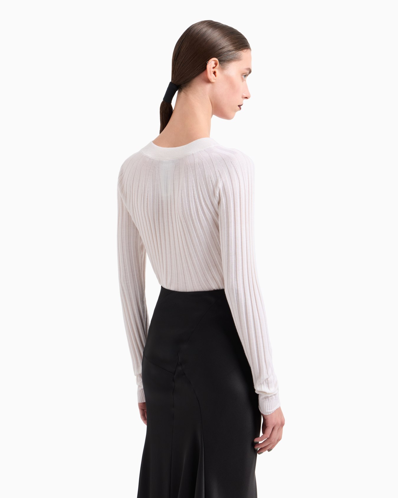 Maglia girocollo in cashmere e seta a coste Slide 3