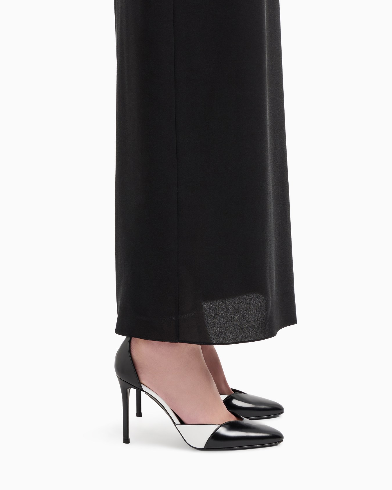Two-tone brushed leather court shoes with a strap Slide 7