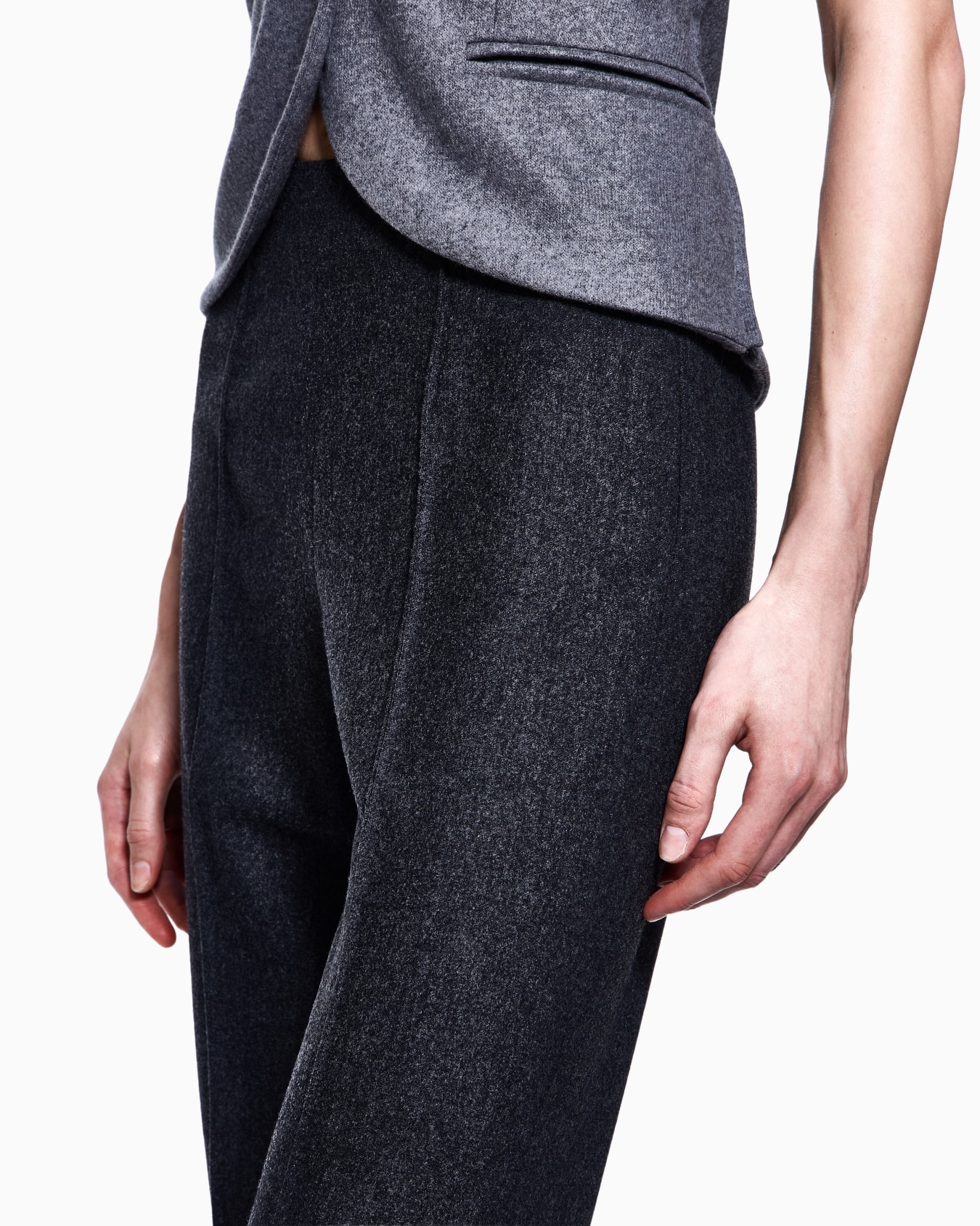 Gerade geschnittene Hose aus Wollflanell und Kaschmir Folie 4