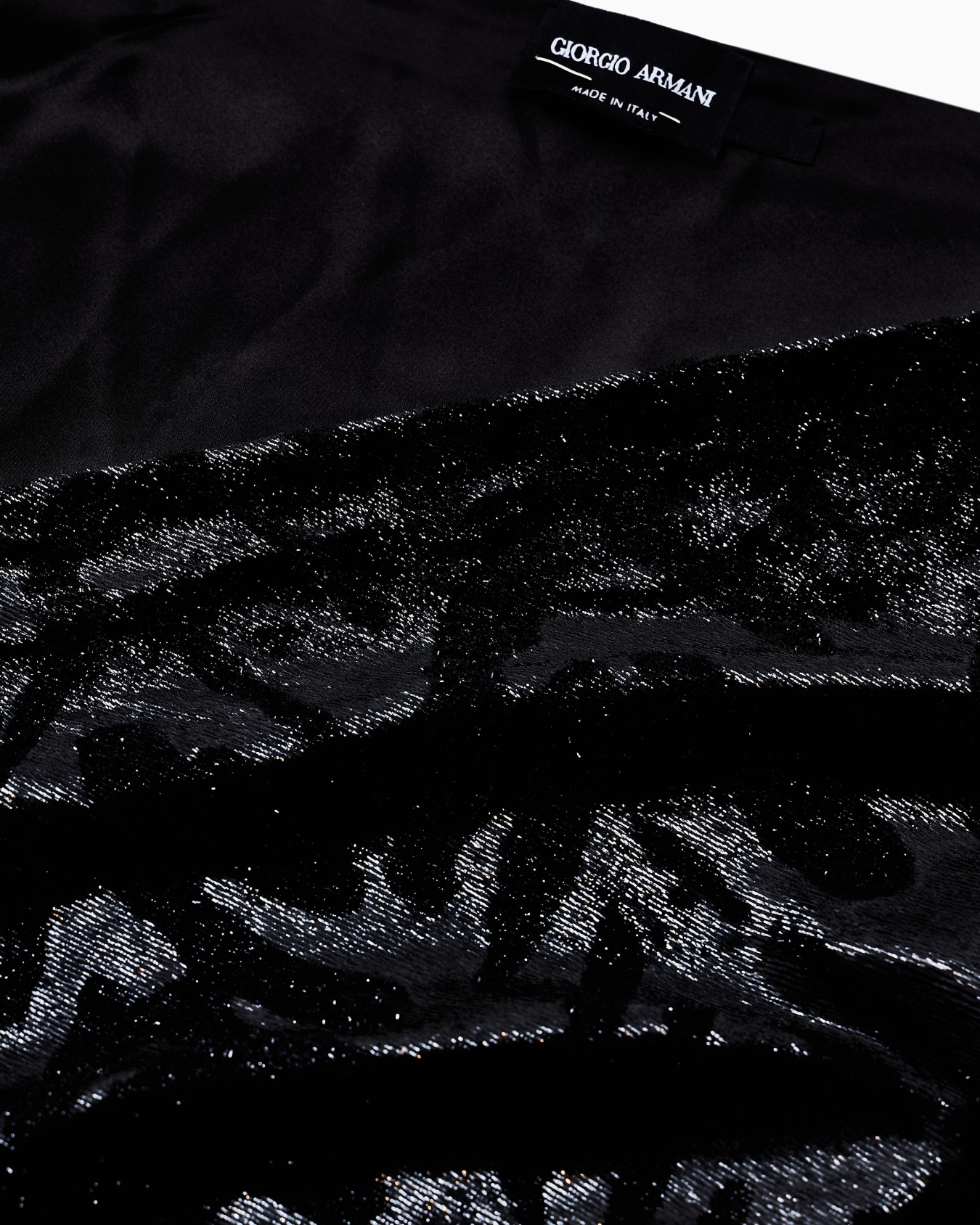 Laser-cut velvet shawl with fringes Slide 1
