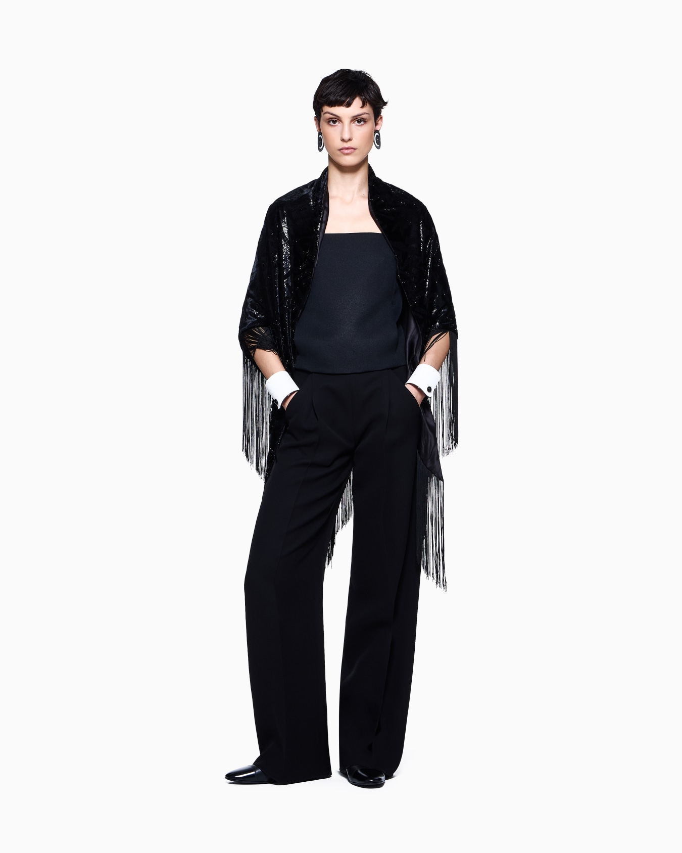 Laser-cut velvet shawl with fringes Slide 2