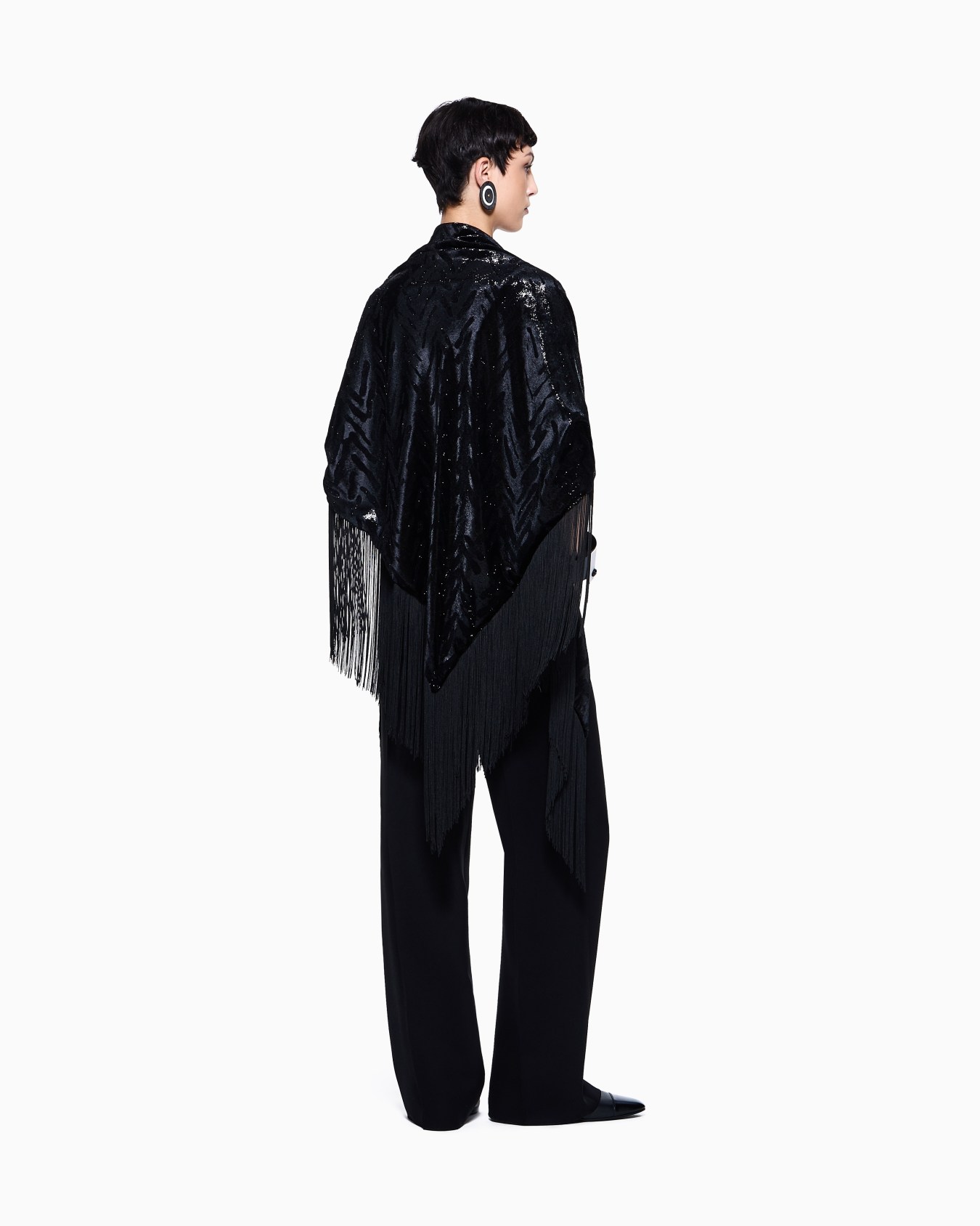 Laser-cut velvet shawl with fringes Slide 3