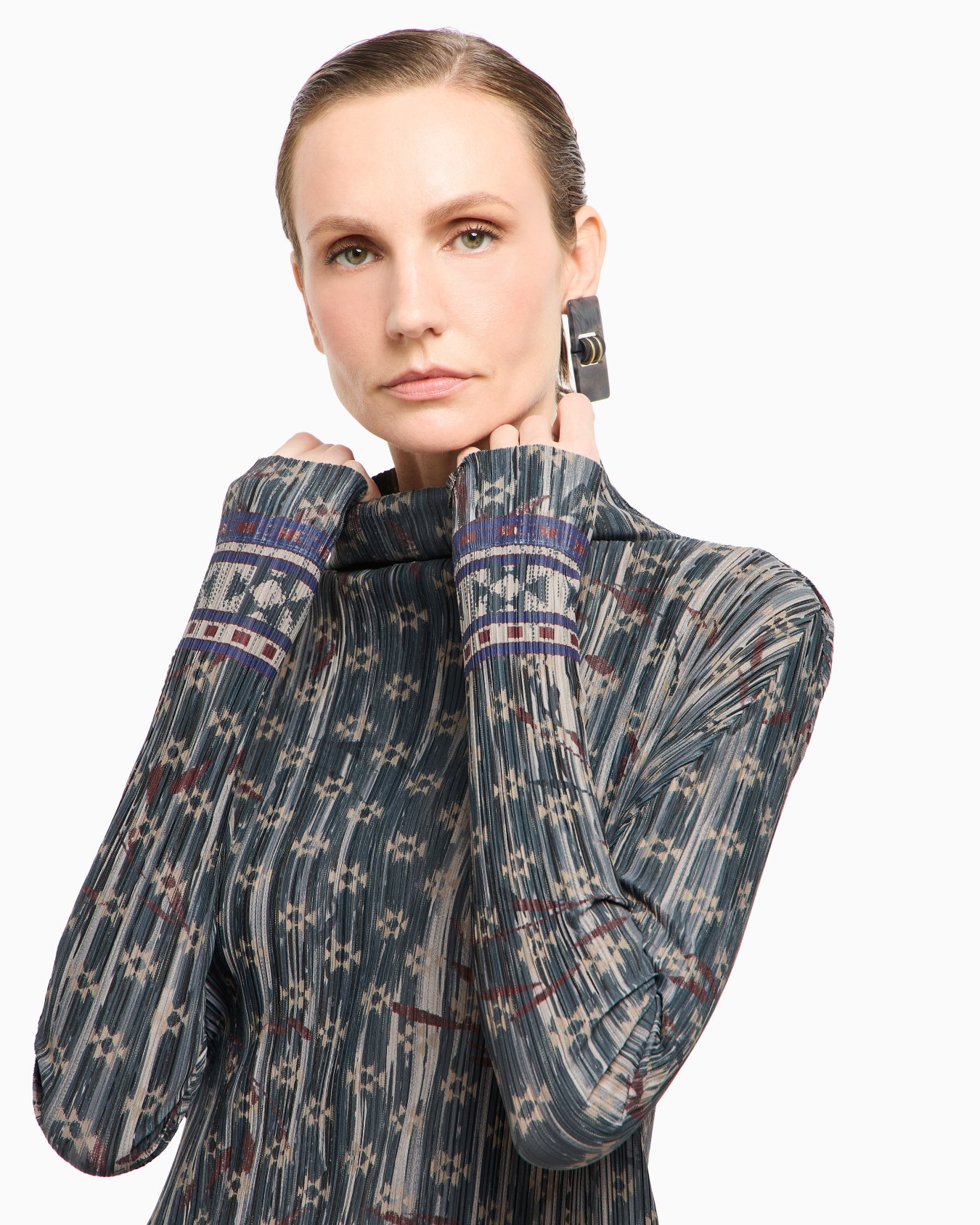 Pleated light jersey jumper with print Slide 5