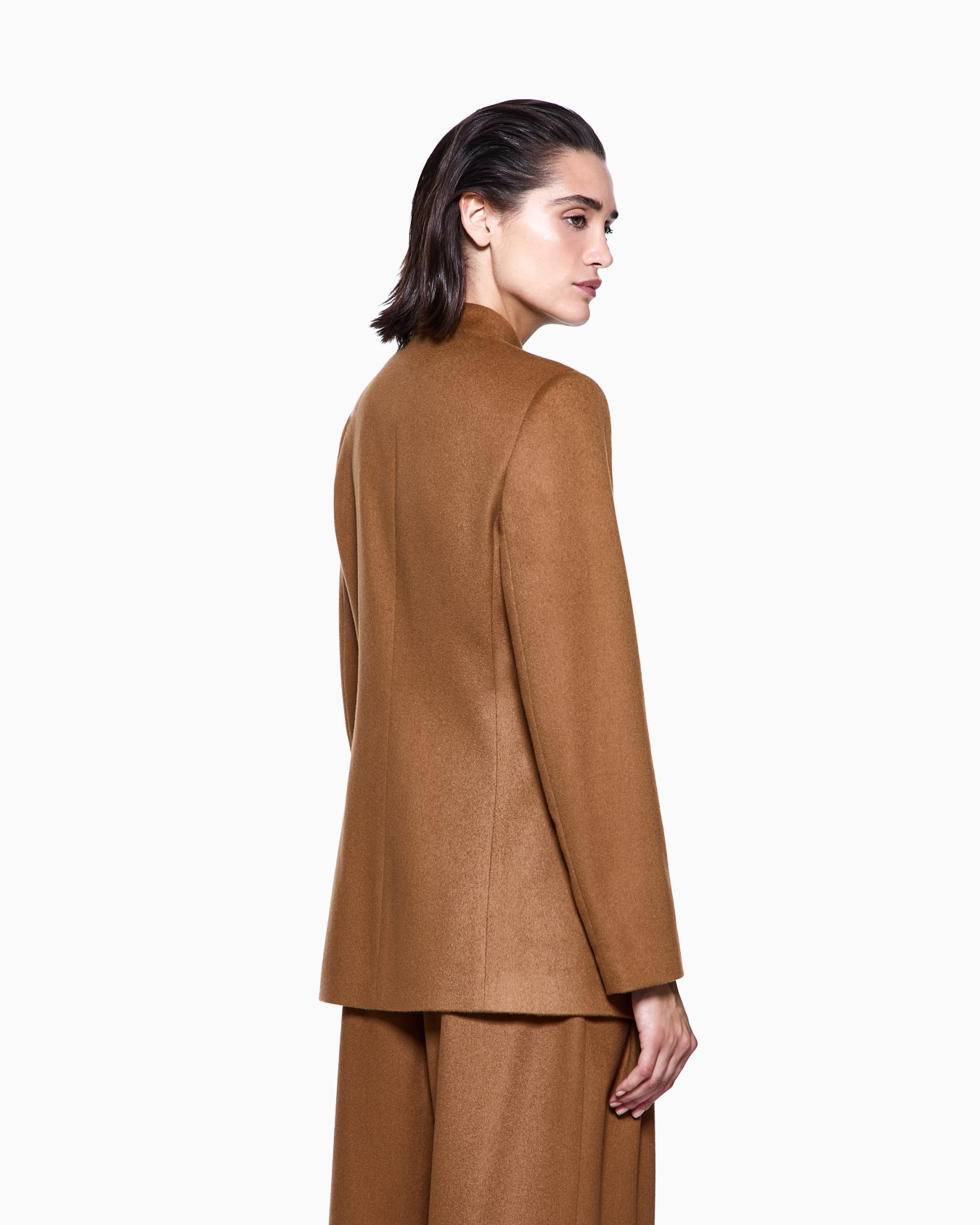 Single-breasted jacket in vicuña wool  Slide 2