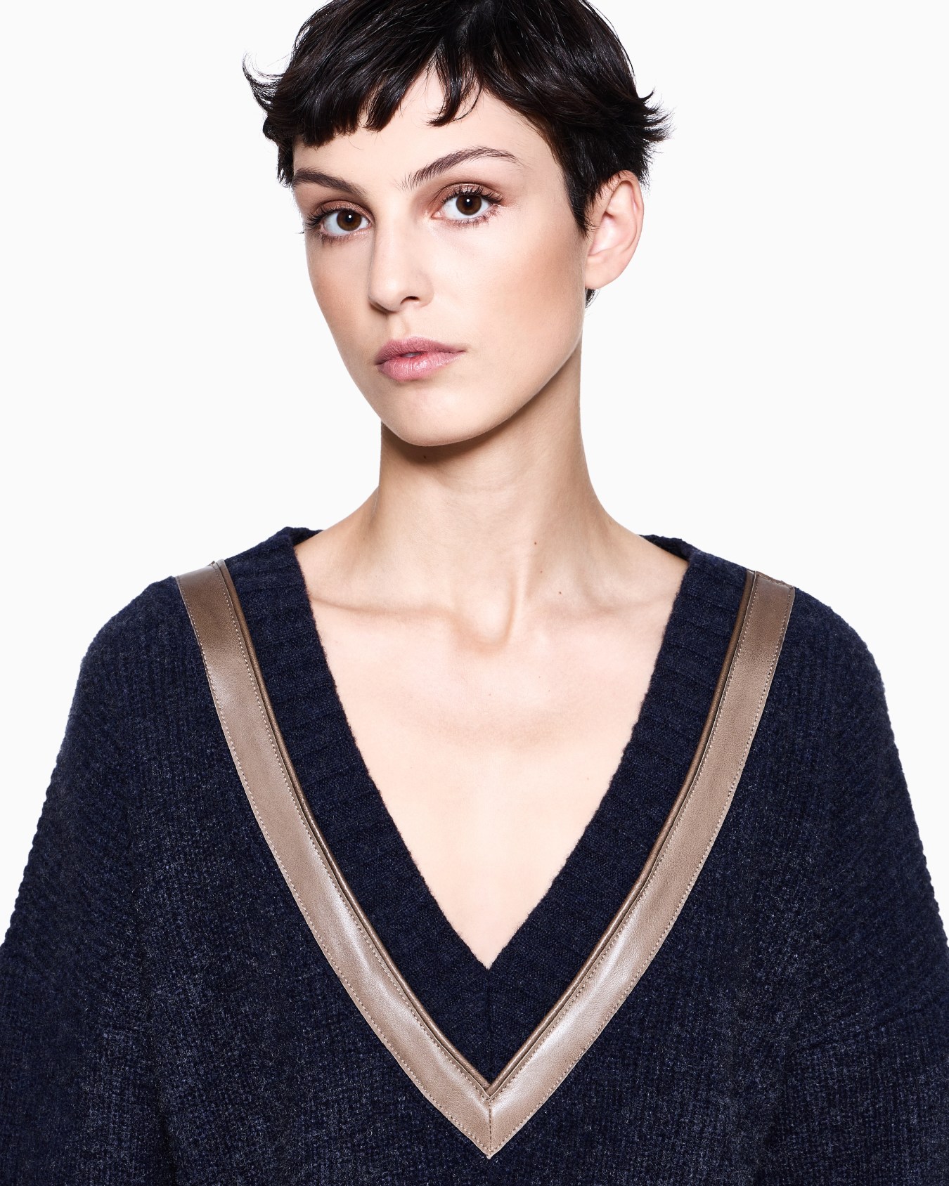 Maglia con scollo a V in lana e cashmere Denim Collection Slide 4
