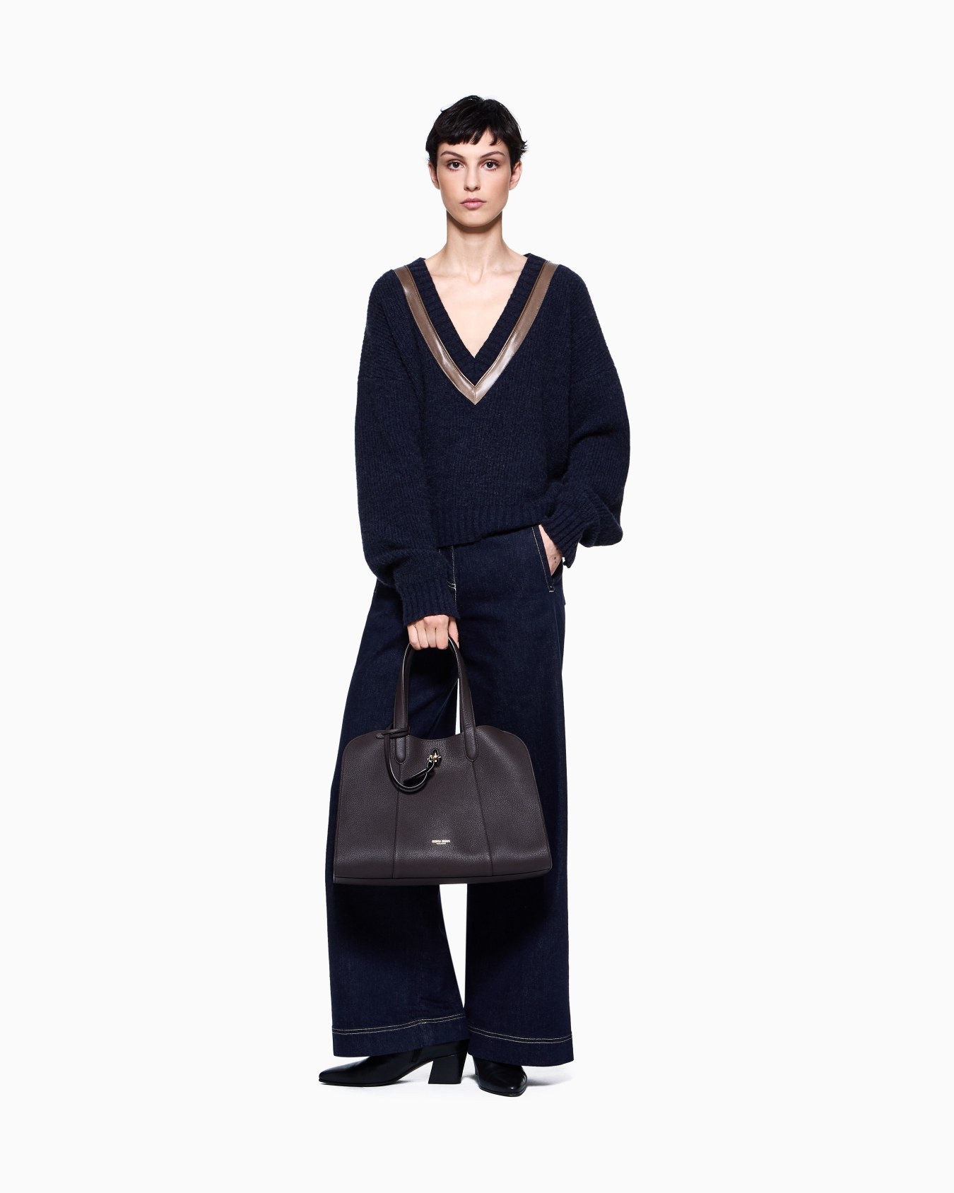 Maglia con scollo a V in lana e cashmere Denim Collection Slide 1