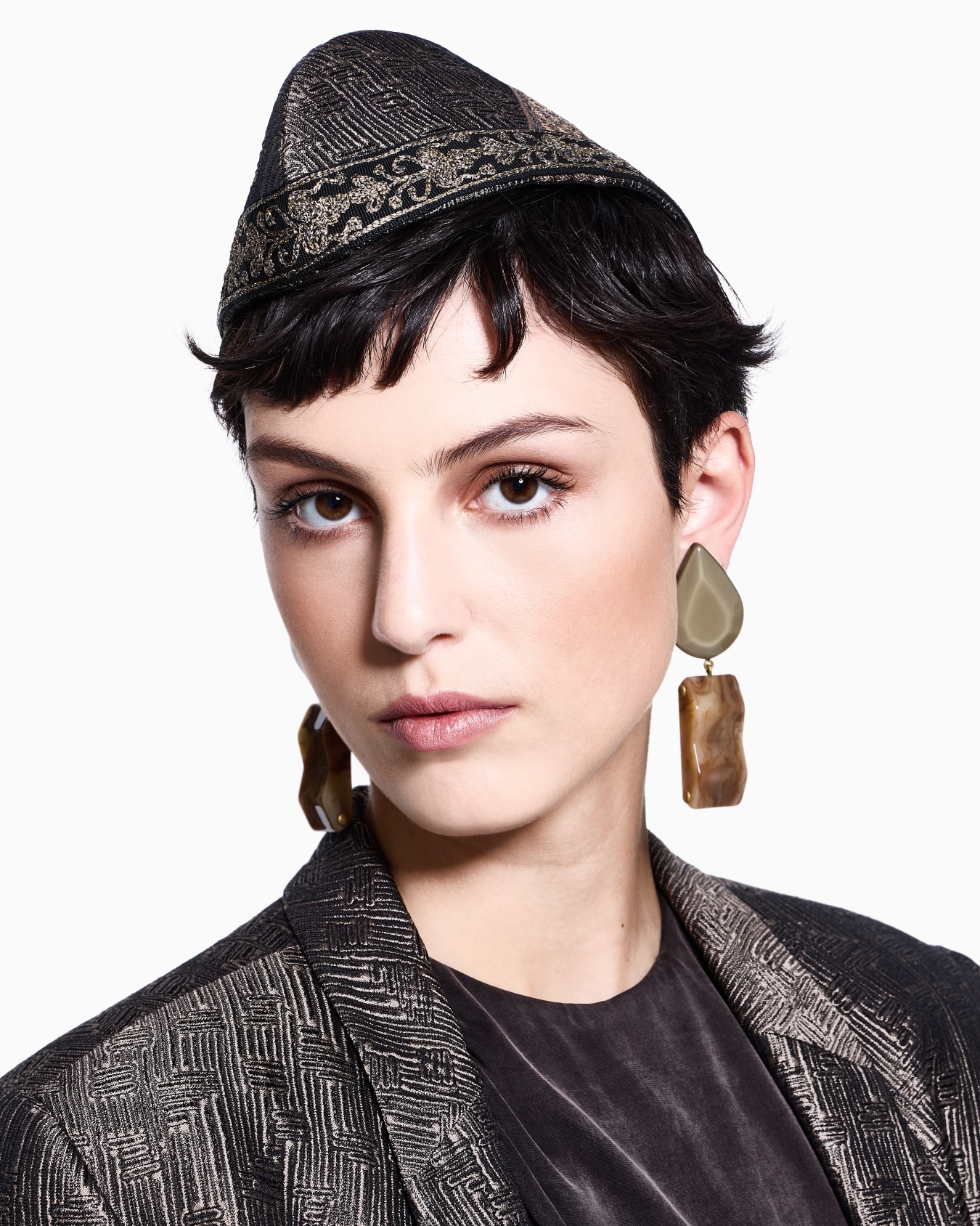 Resin clip-on pendant earrings Slide 2
