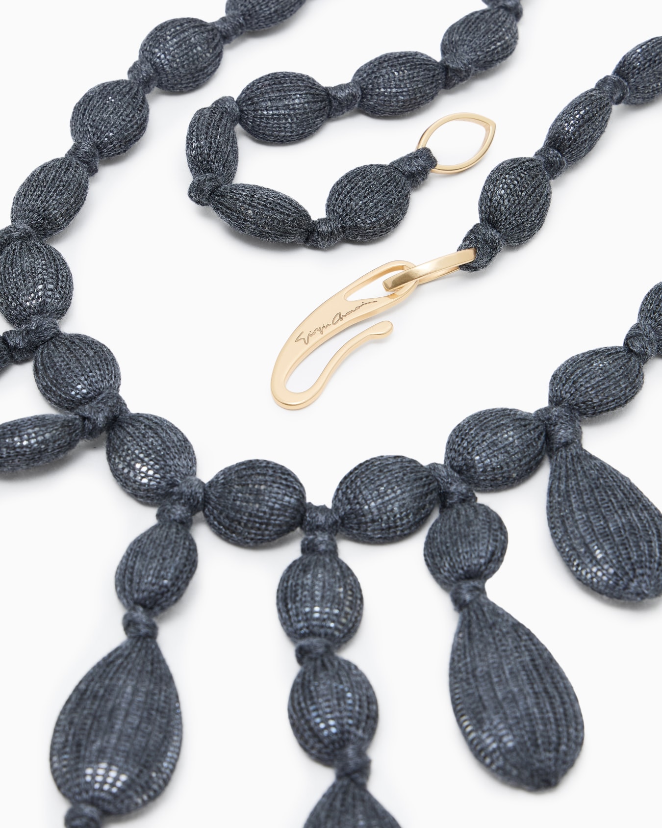 Collar con colgantes de resina y seda Diapositiva 1