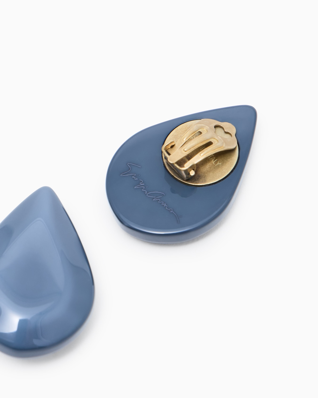 Resin clip-on earrings Slide 1