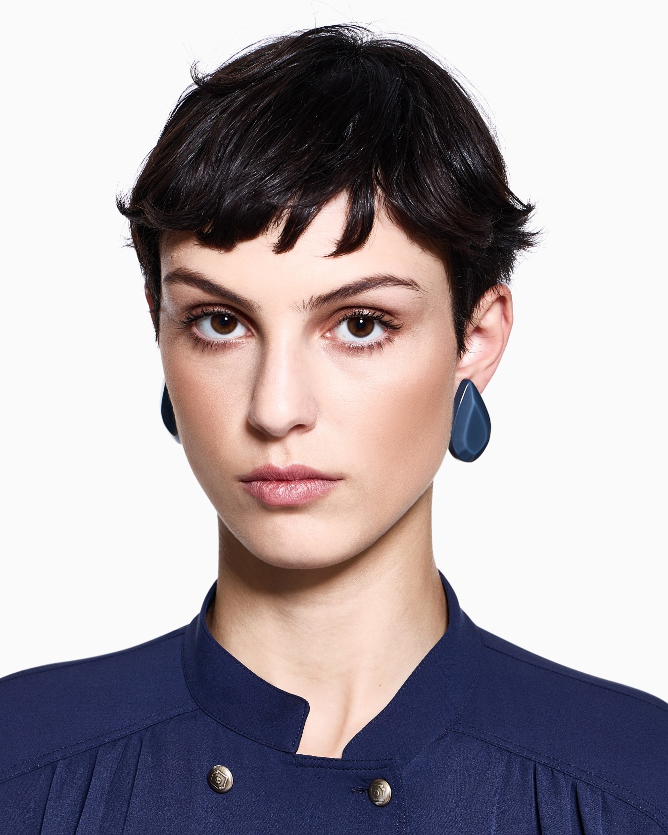 Resin clip-on earrings Slide 2