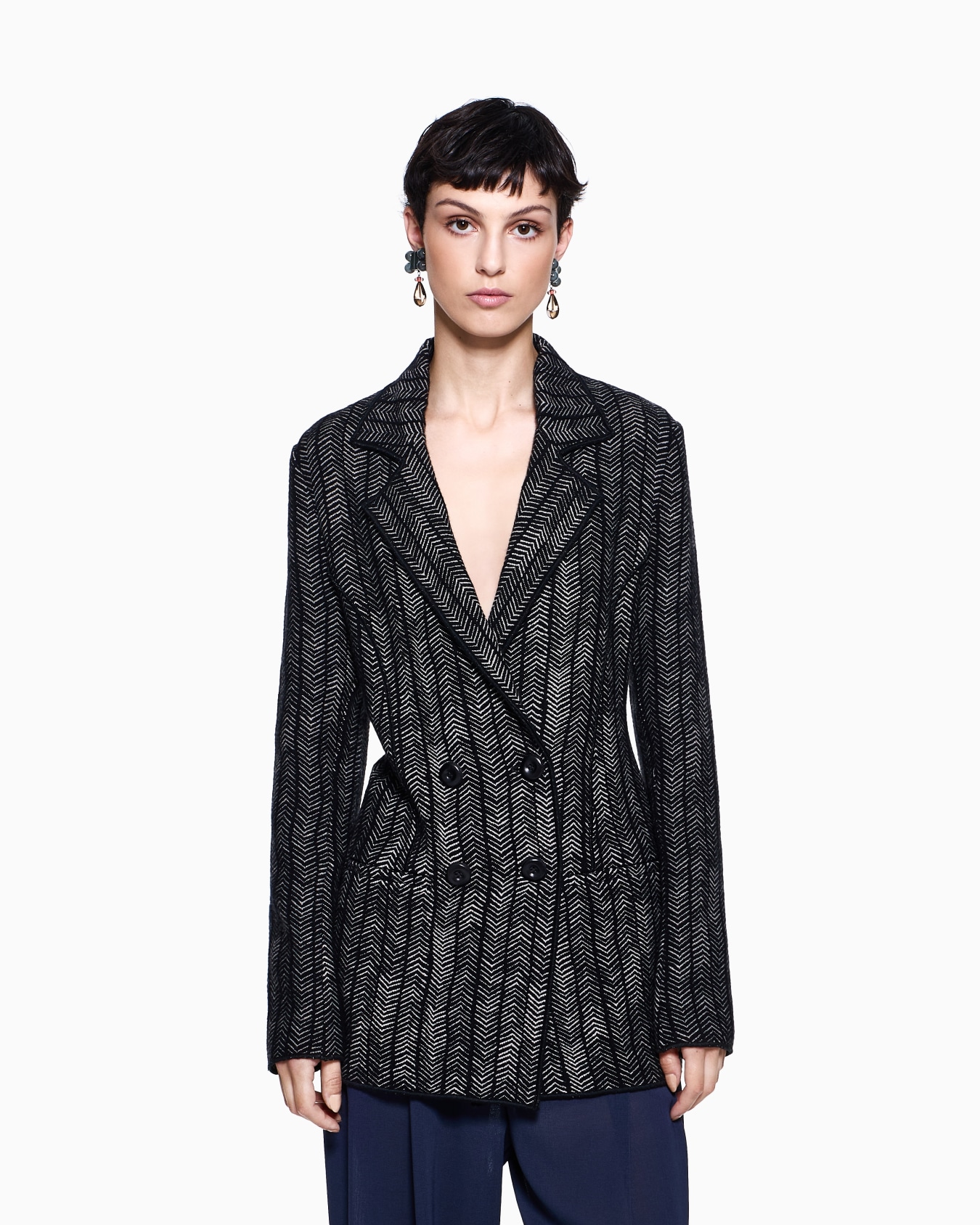 Double-breasted jacket in a jacquard cashmere and viscose jersey Slide 3
