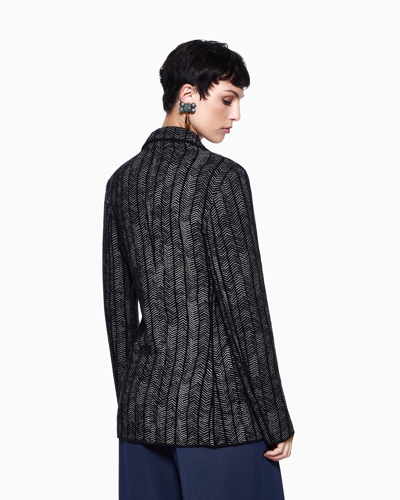 Double-breasted jacket in a jacquard cashmere and viscose jersey Slide 2