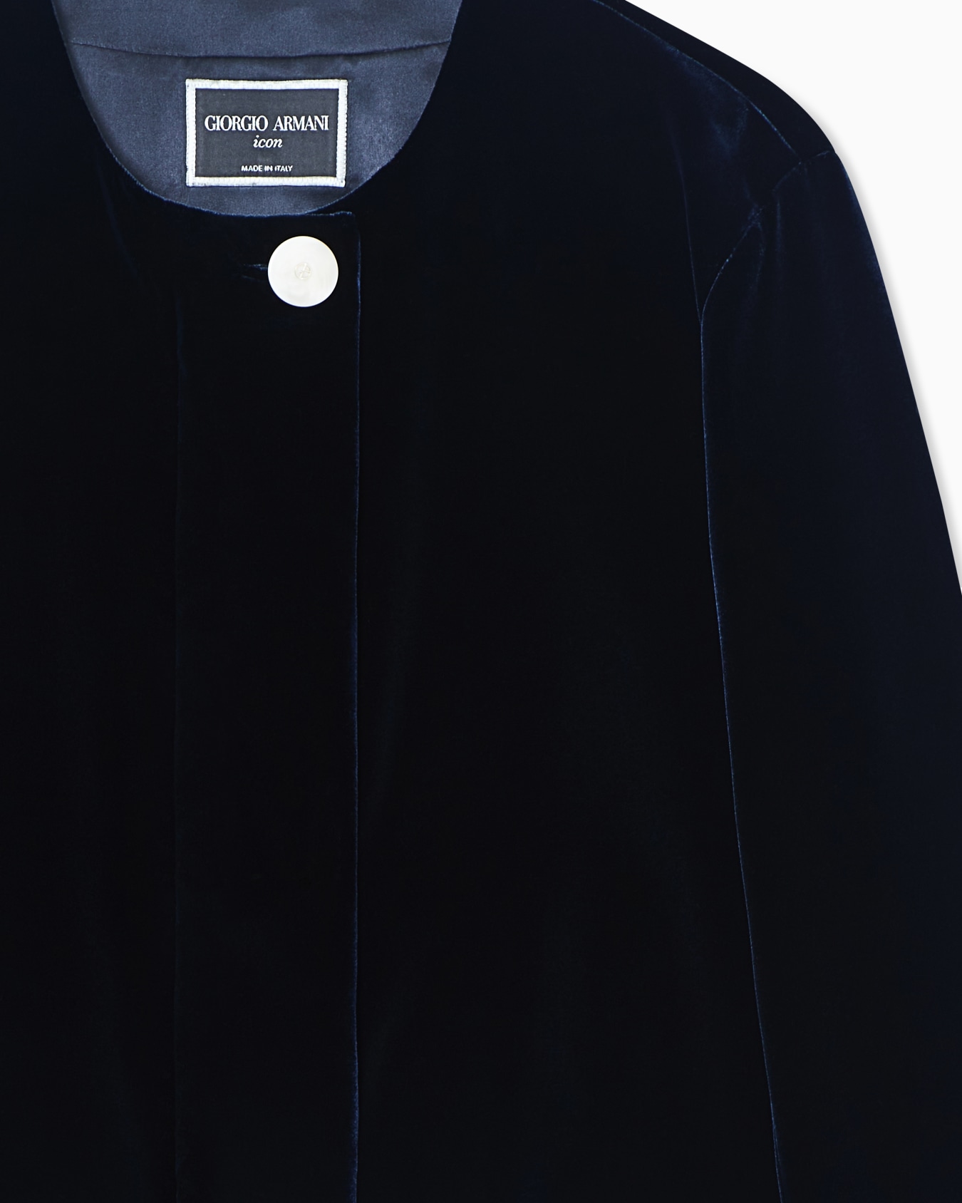 Short, velvet jacket Slide 4