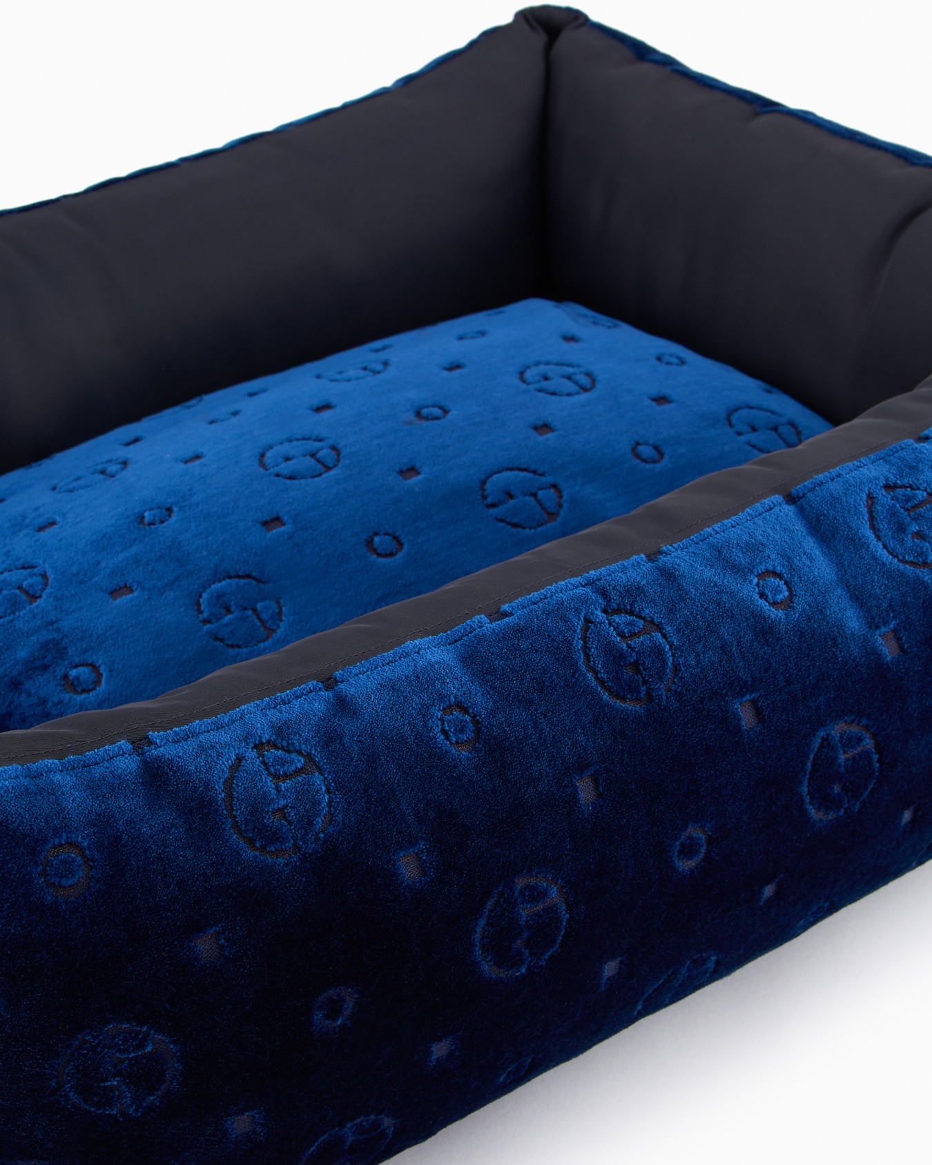 Poldo x Giorgio Armani Dog Bed in monogram jacquard velvet Slide 3