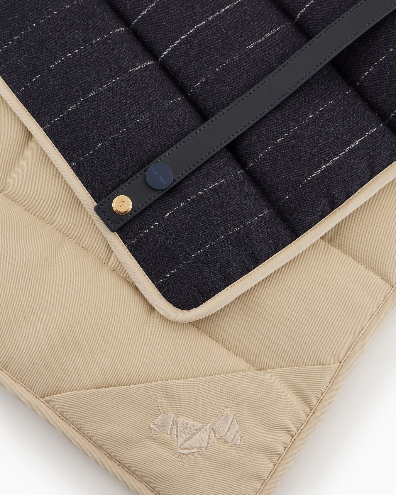 Tapis de voyage Poldo x Giorgio Armani en laine vierge à fines rayures Diapositive 3