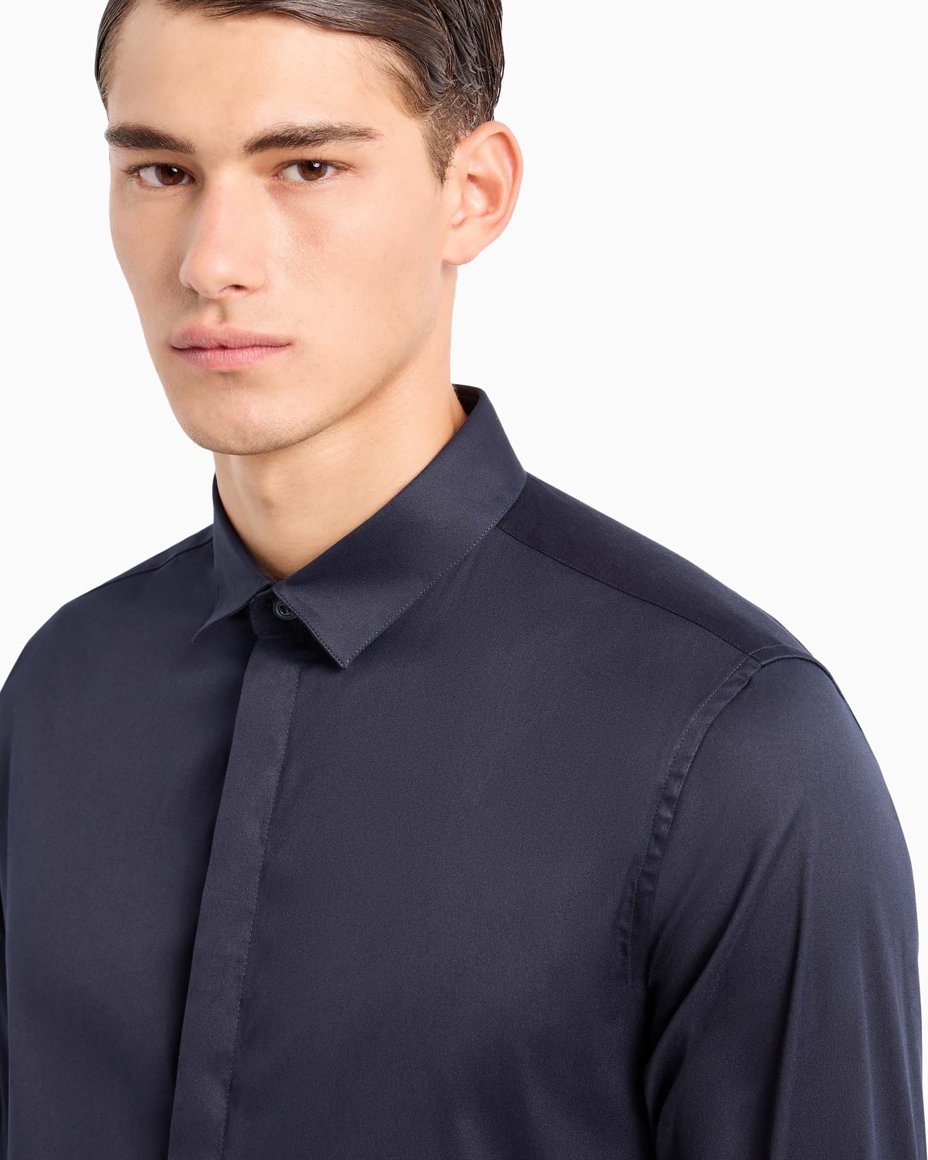 Camicia slim fit in raso leggero comfort Slide 4