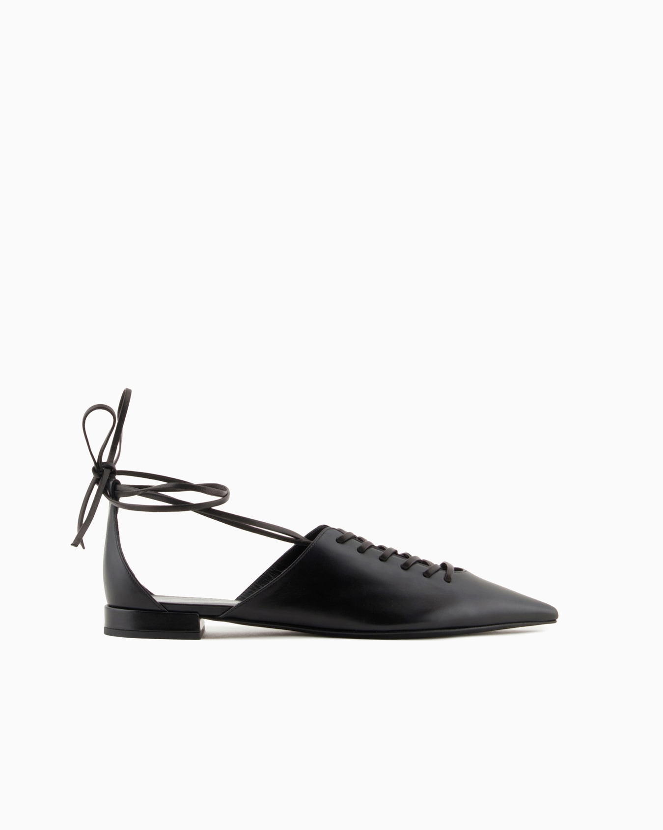 Ballerine in pelle con allacciatura alla caviglia Slide 0