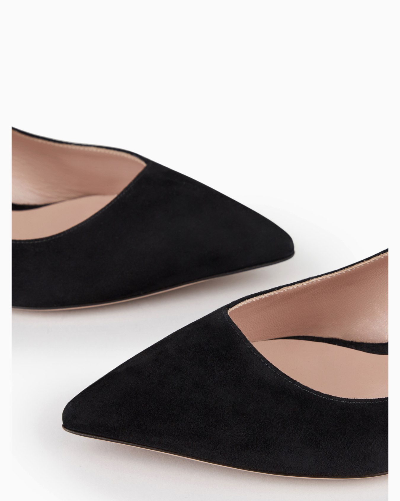Suede court shoes with asymmetric top line スライドする 2