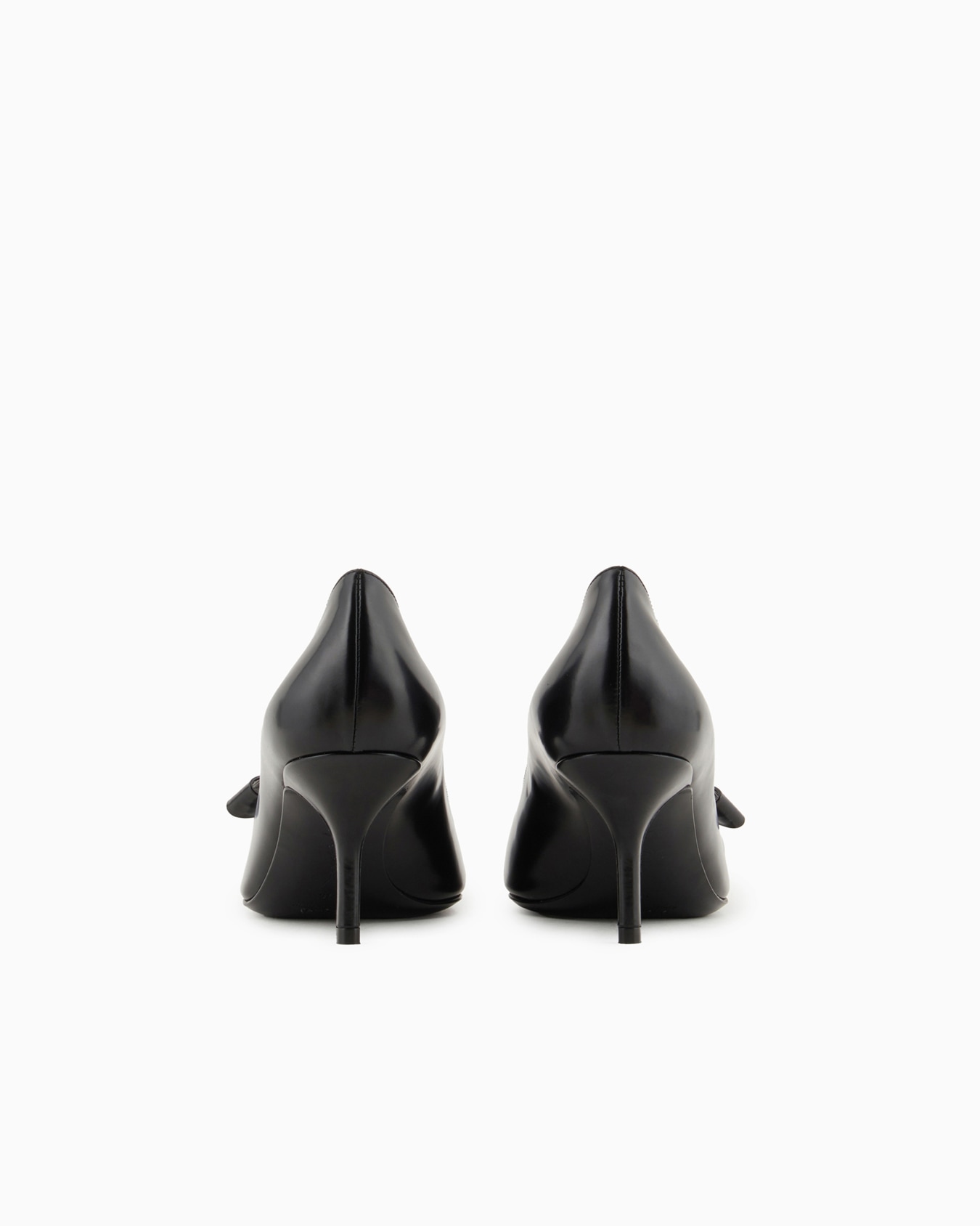Brushed leather court shoes with bow Slide 2