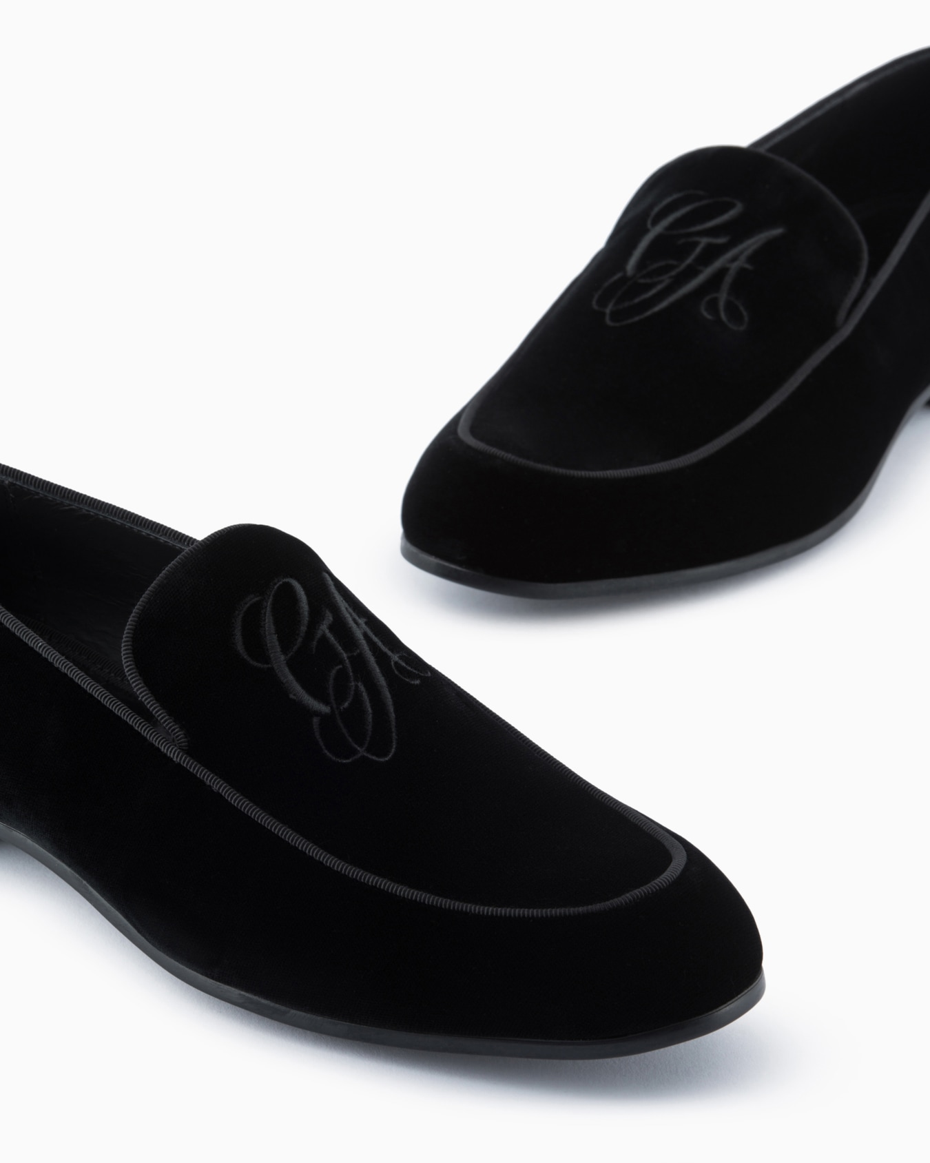 Velvet loafers with embroidered logo Slide 3