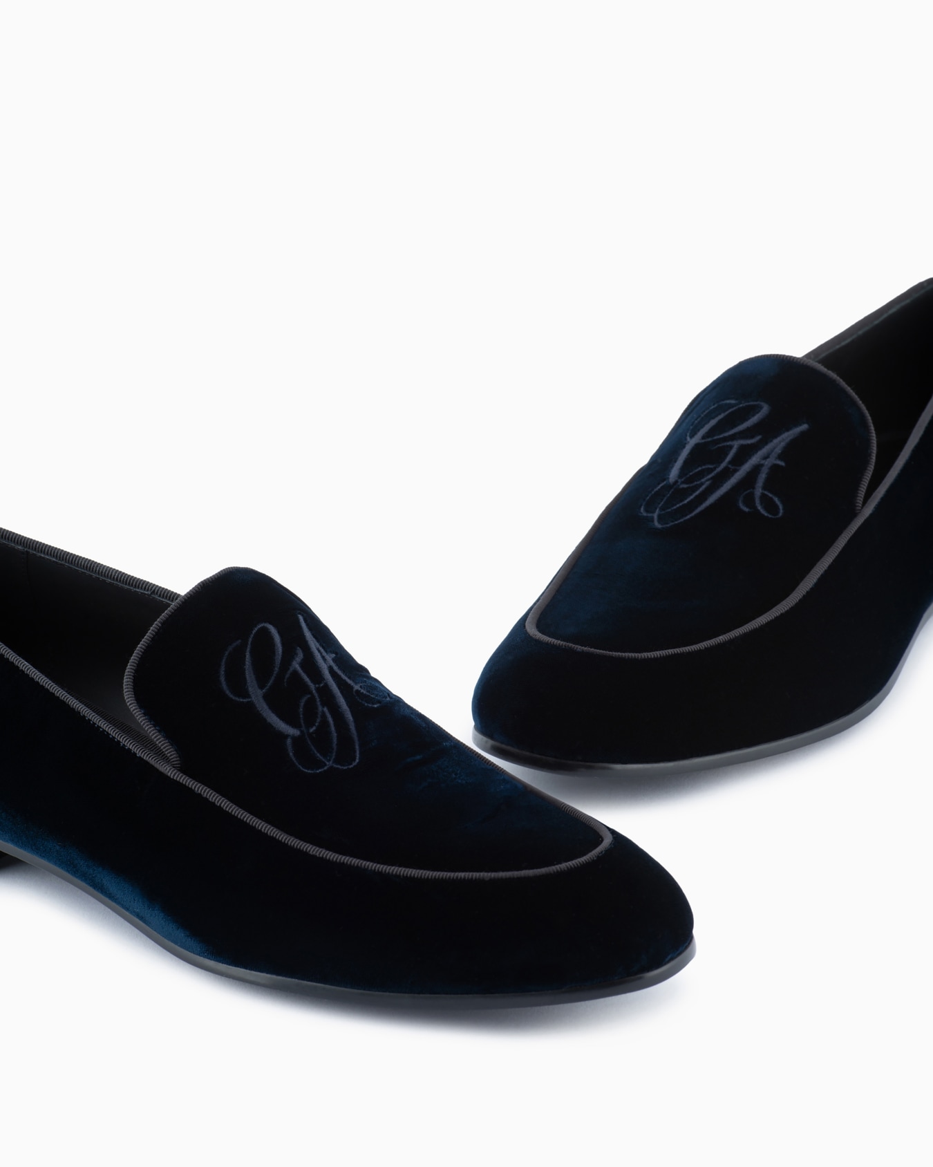 Velvet loafers with embroidered logo Slide 3