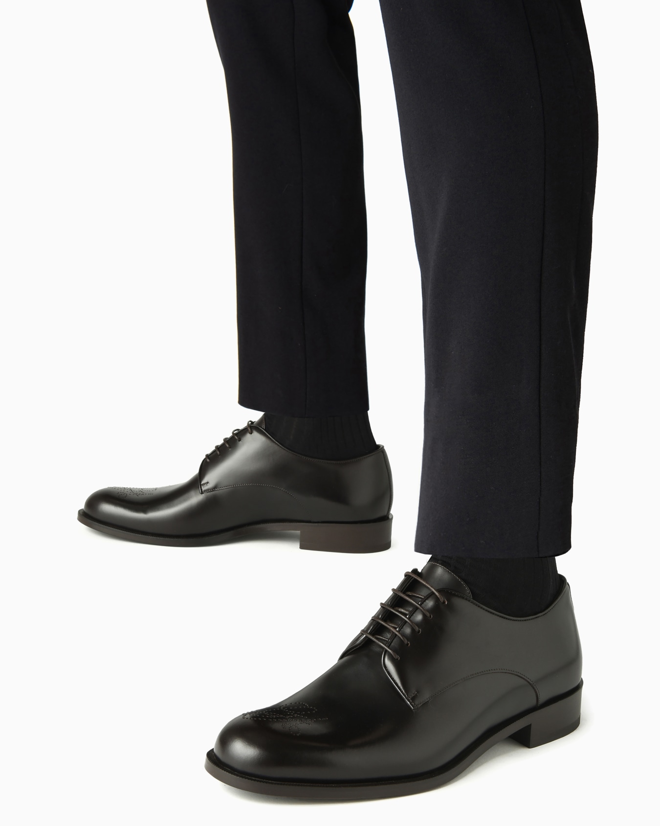 Leather Derby shoes with perforated logo Slide 6