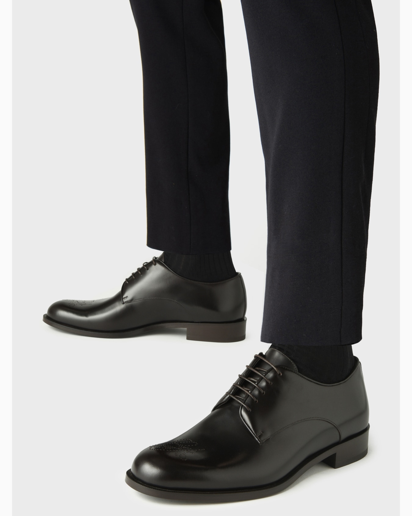 Leather Derby shoes with perforated logo Slide 6