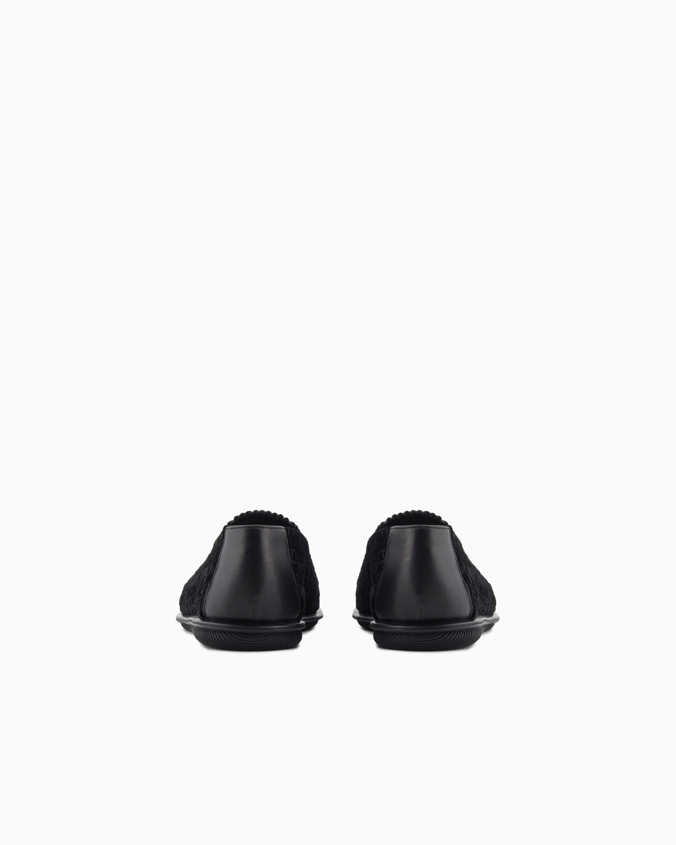 Braided velvet loafers with tassels Slide 3