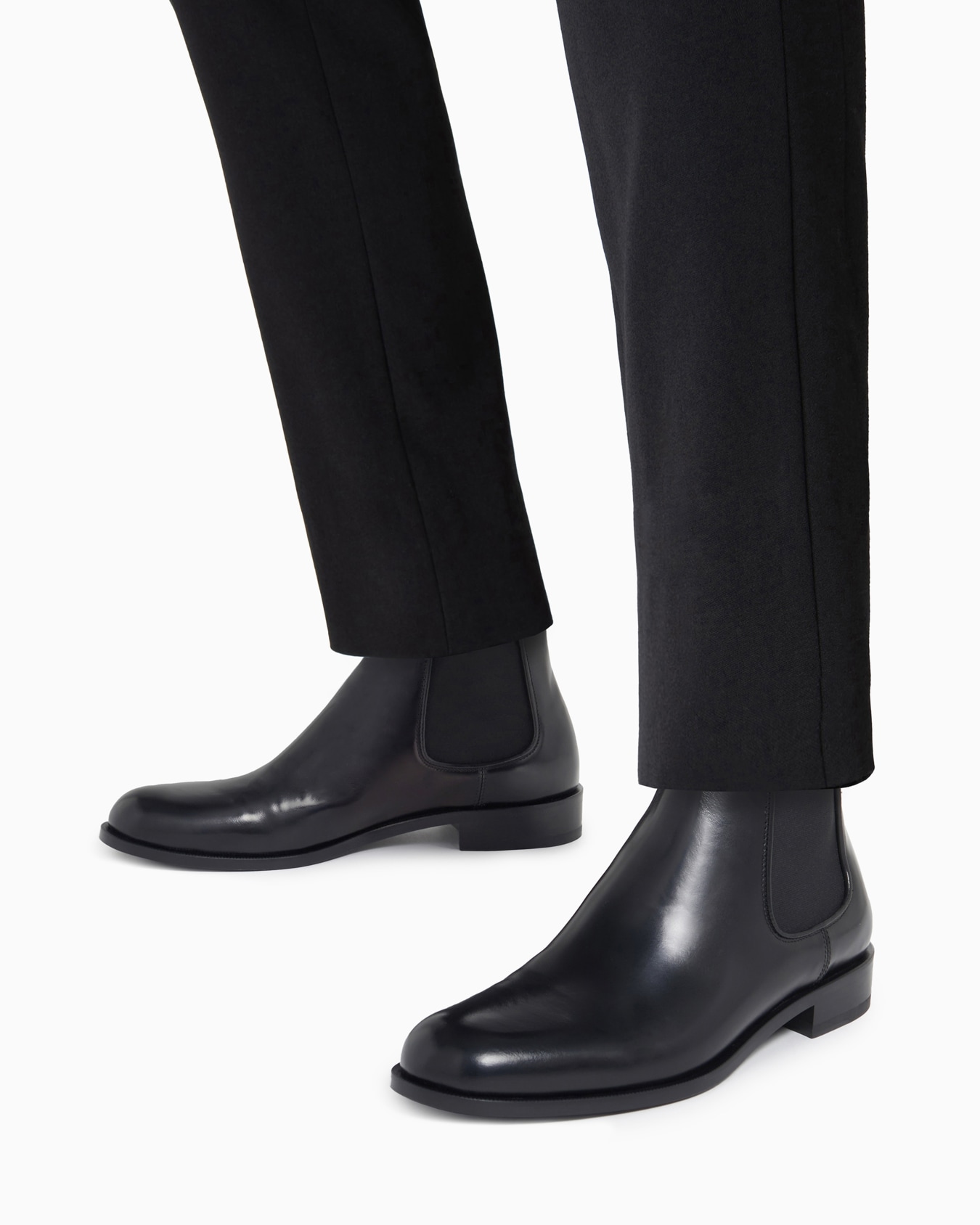 Antique-effect leather ankle boots Slide 6
